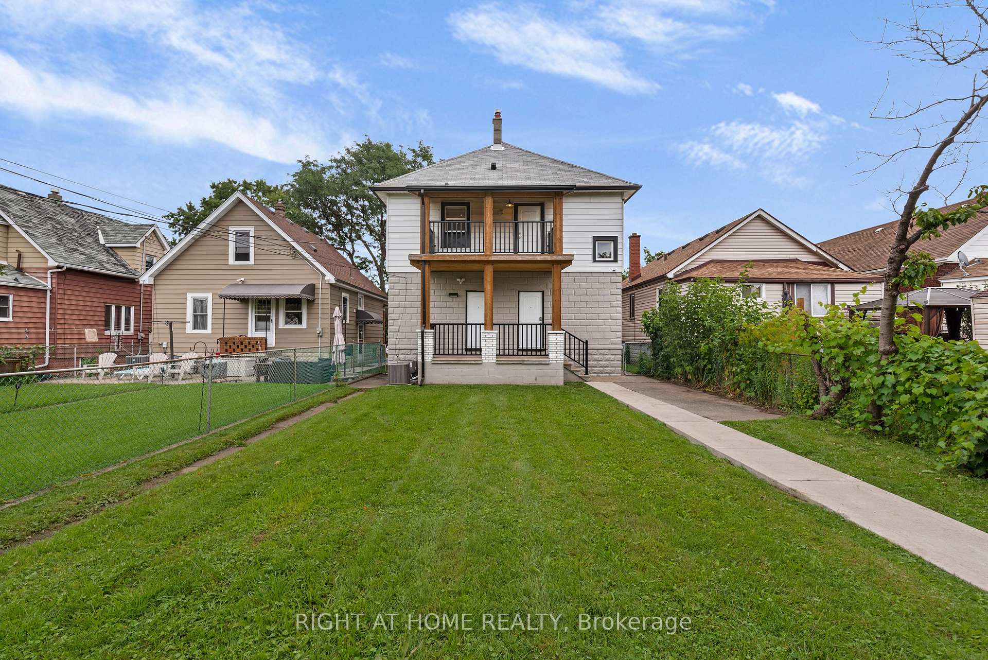Photo 3 of 1379-1381 Pierre Avenue, Windsor — HOMEH