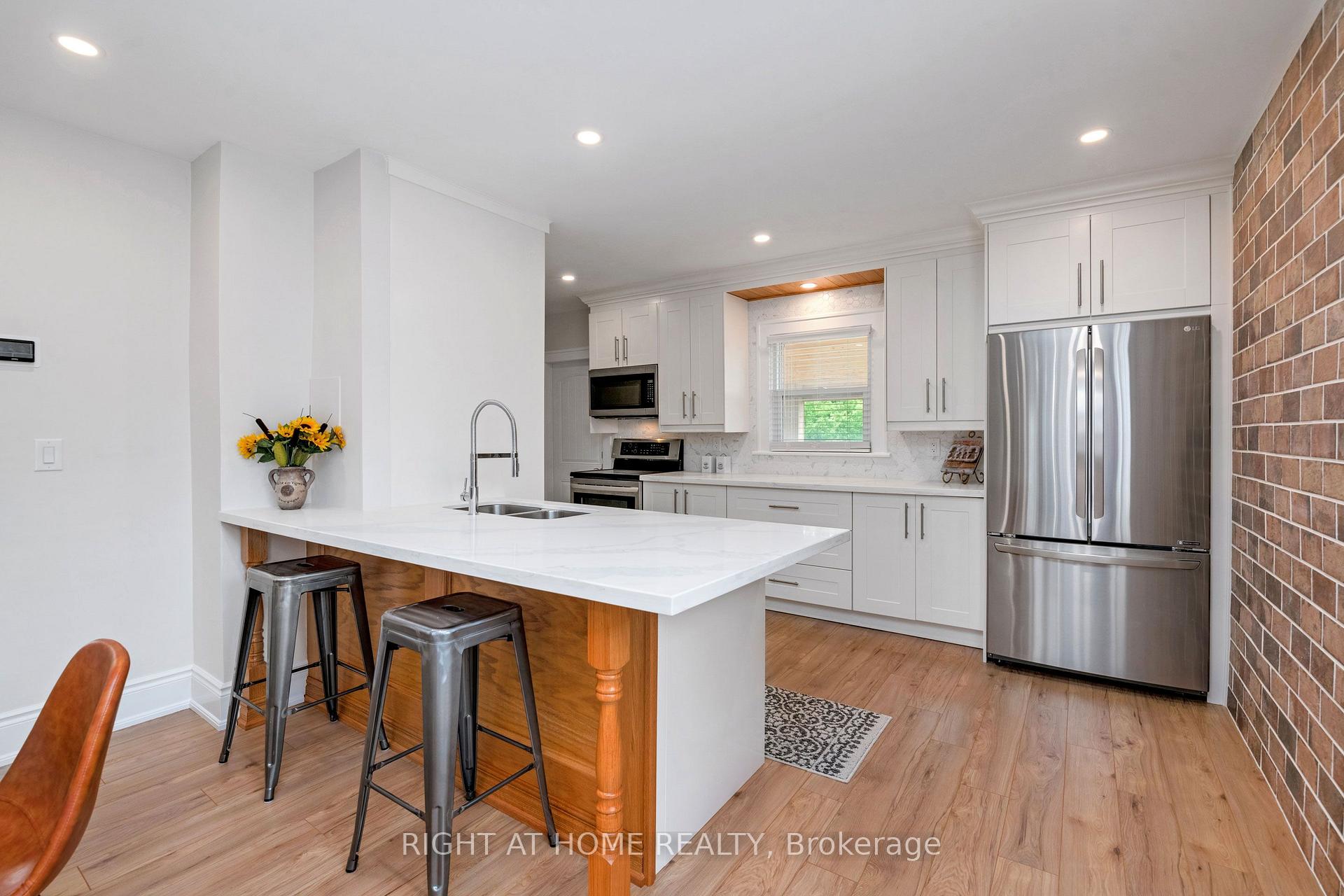 Photo 6 of 1379-1381 Pierre Avenue, Windsor — HOMEH