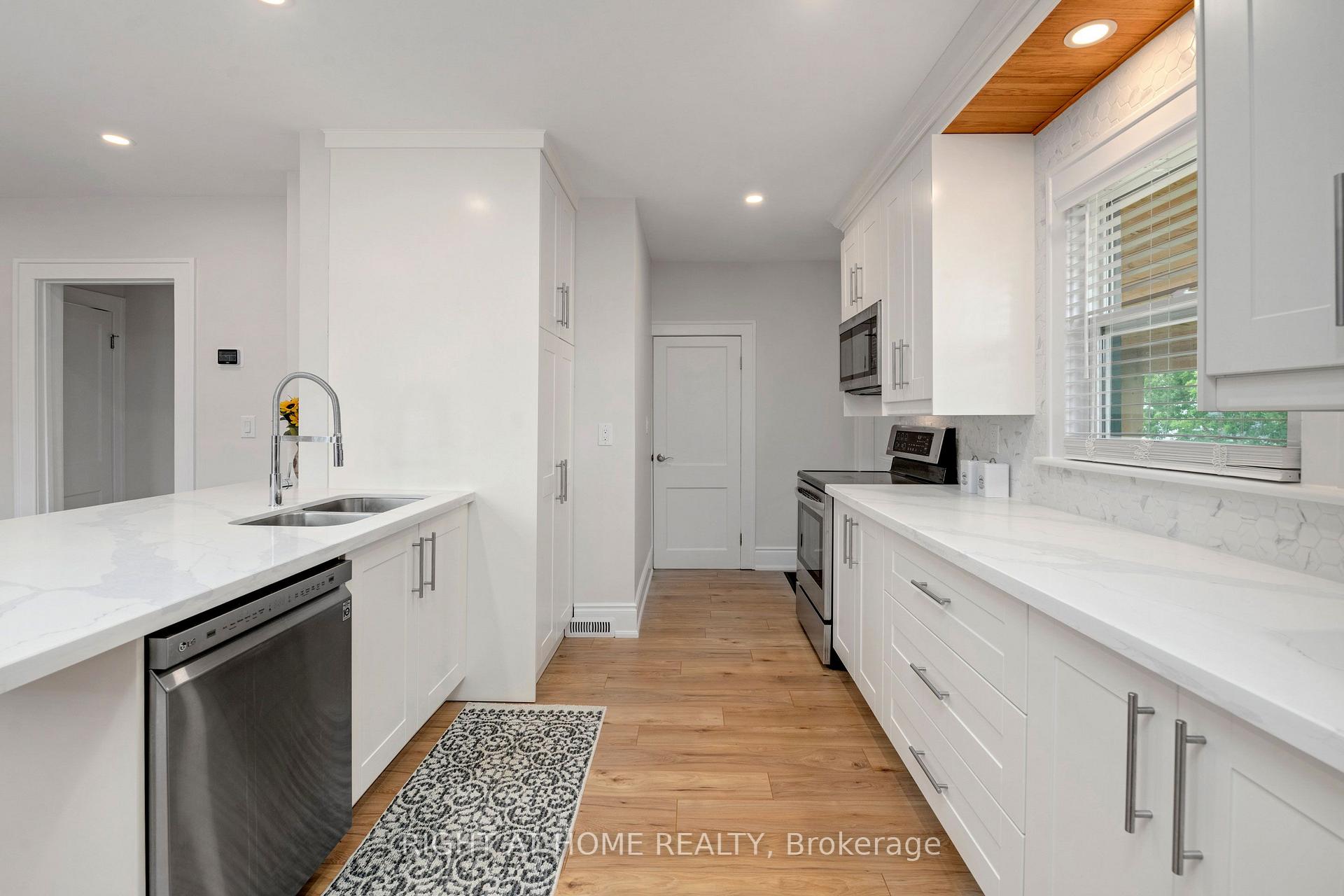 Photo 9 of 1379-1381 Pierre Avenue, Windsor — HOMEH