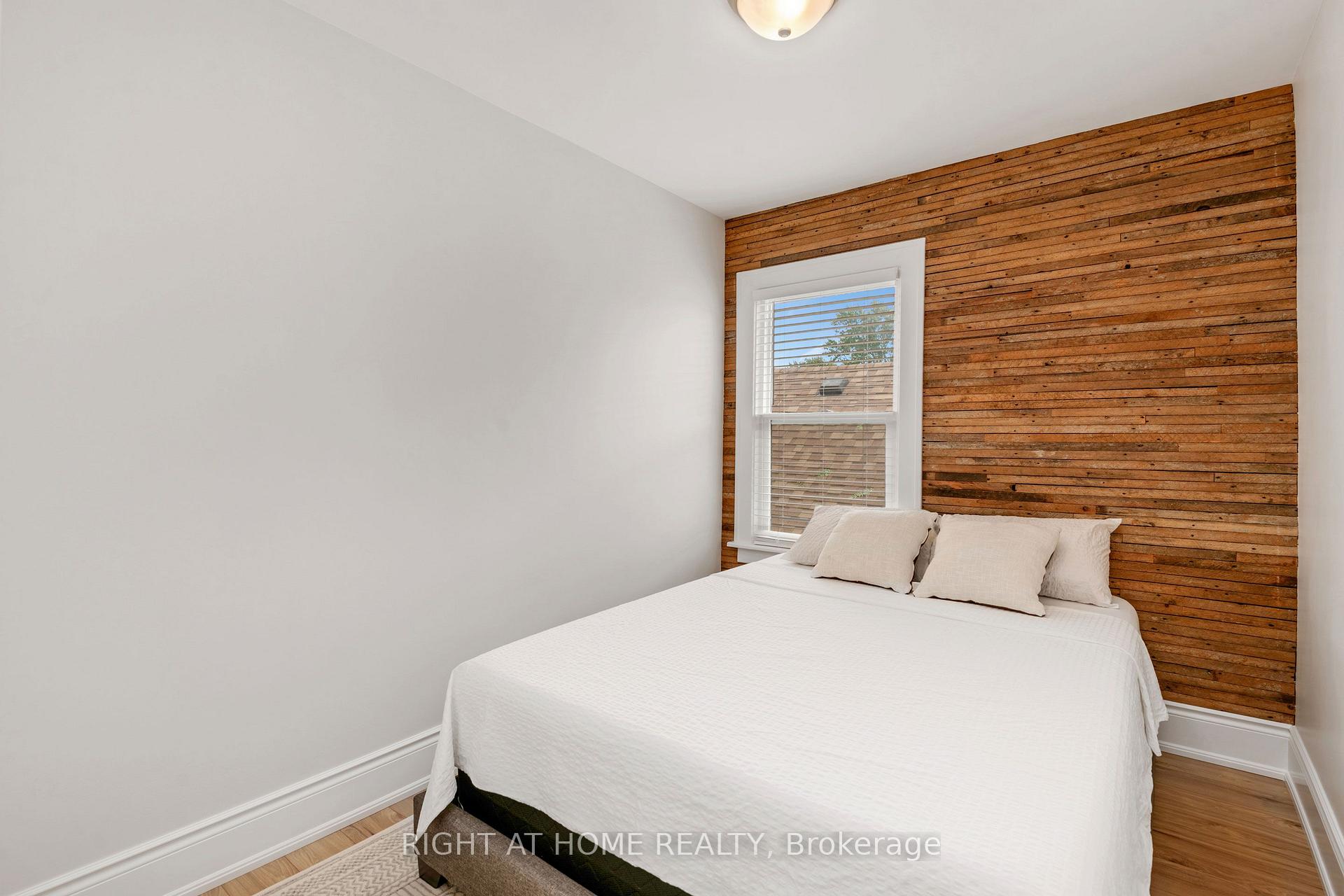 Photo 18 of 1379-1381 Pierre Avenue, Windsor — HOMEH