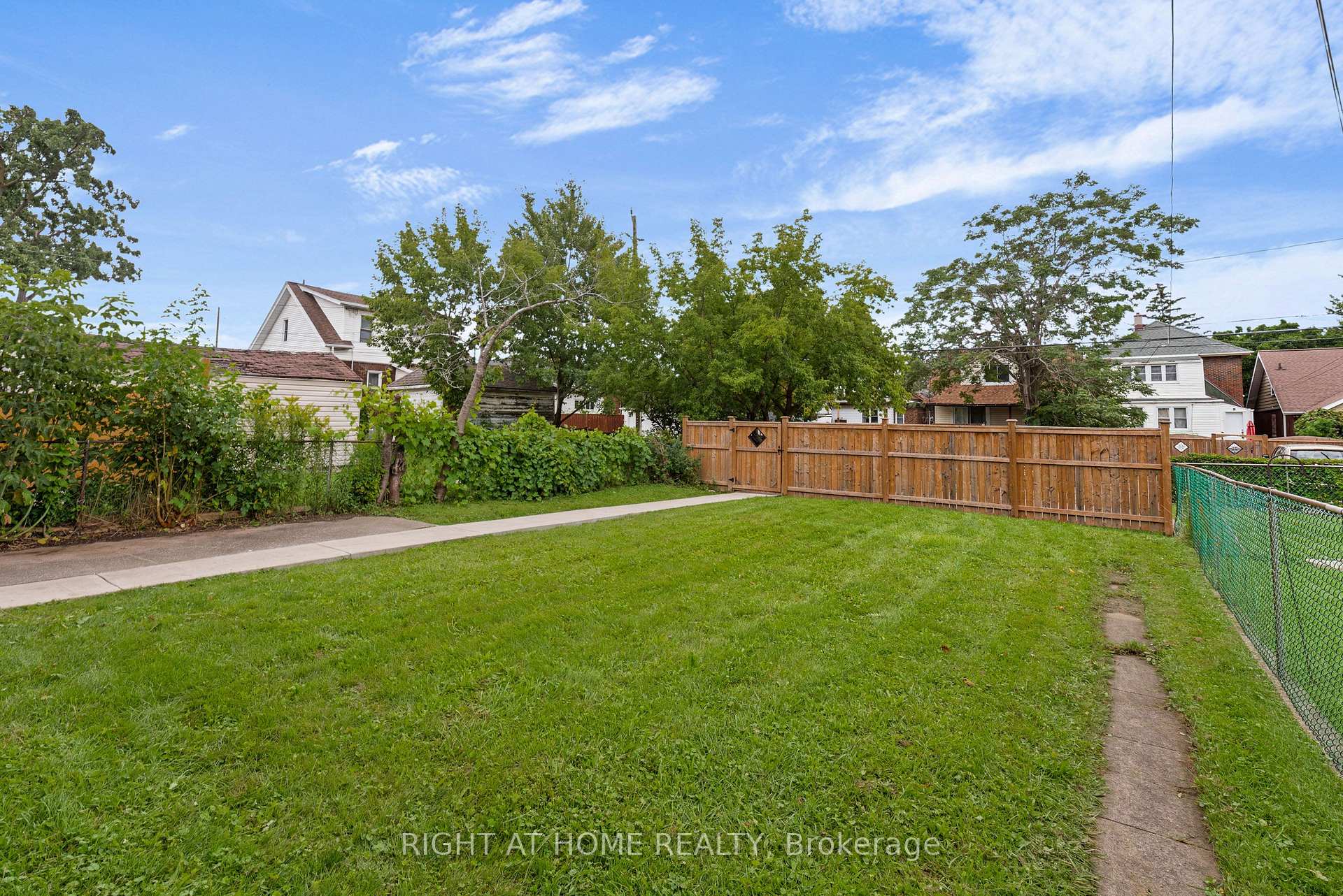 Photo 36 of 1379-1381 Pierre Avenue, Windsor — HOMEH