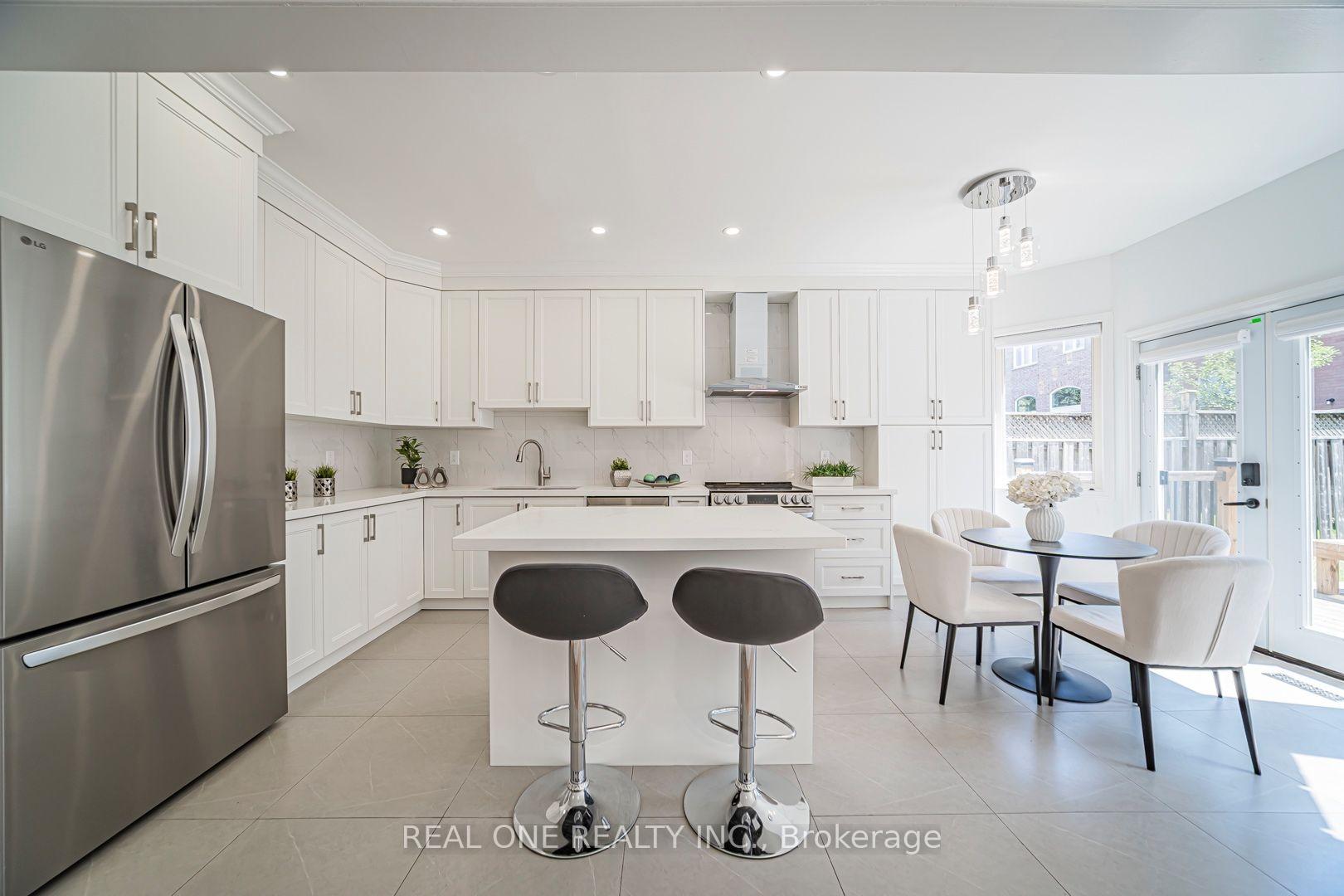 Photo 15 of 35 Formosa Drive, Richmond Hill, Rouge Woods — HOMEH