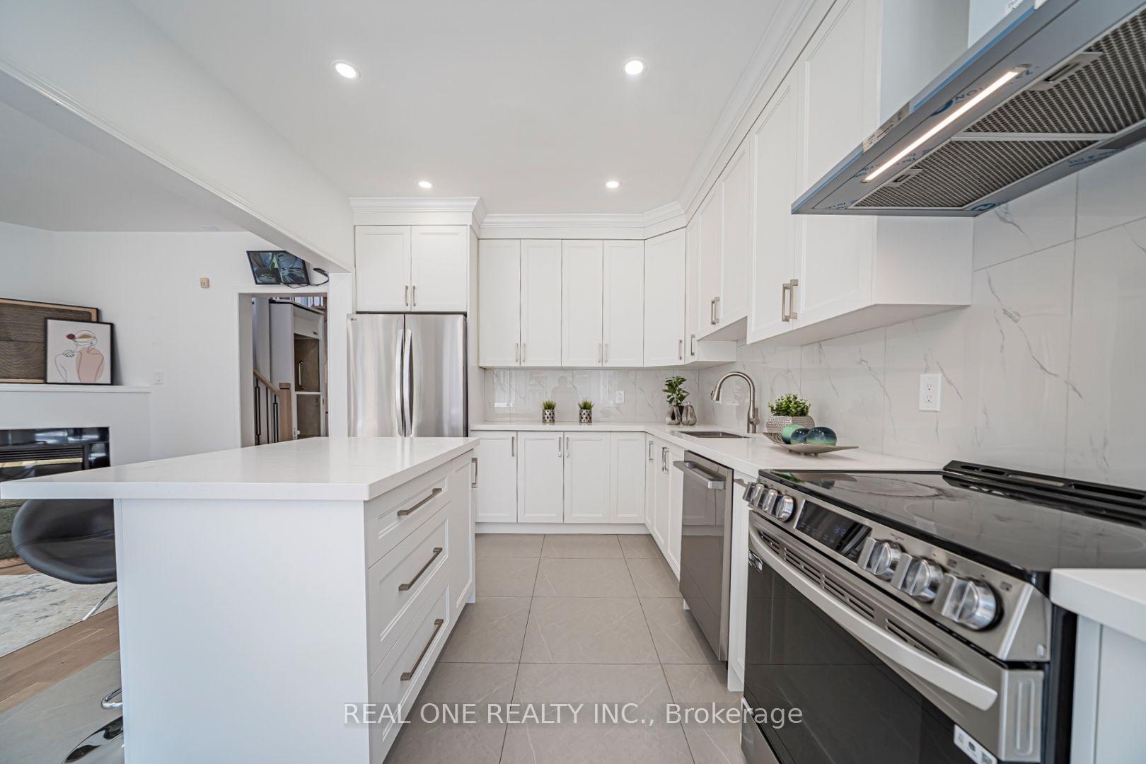 Photo 17 of 35 Formosa Drive, Richmond Hill, Rouge Woods — HOMEH
