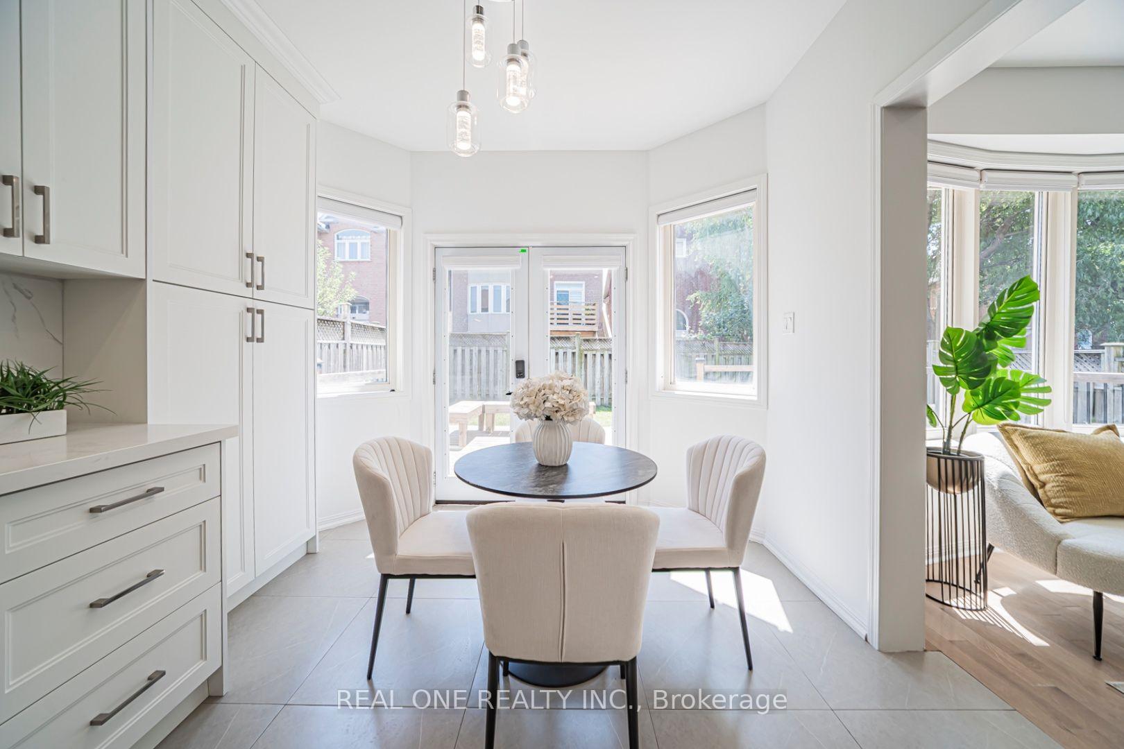 Photo 20 of 35 Formosa Drive, Richmond Hill, Rouge Woods — HOMEH