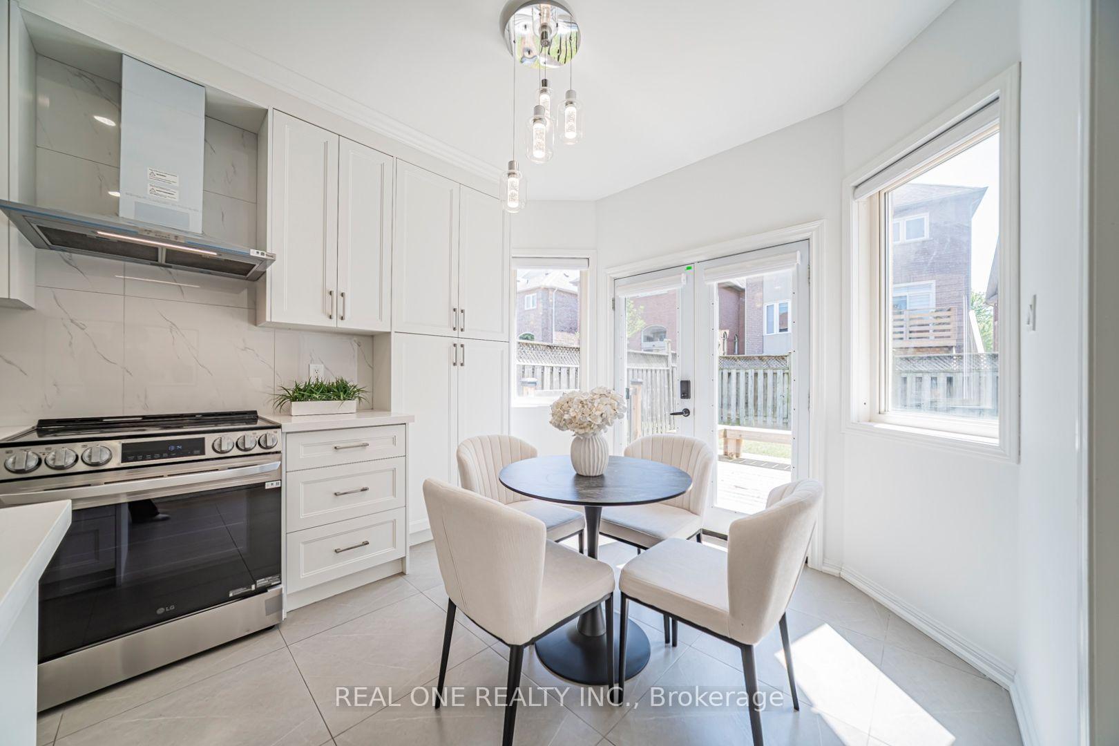 Photo 21 of 35 Formosa Drive, Richmond Hill, Rouge Woods — HOMEH