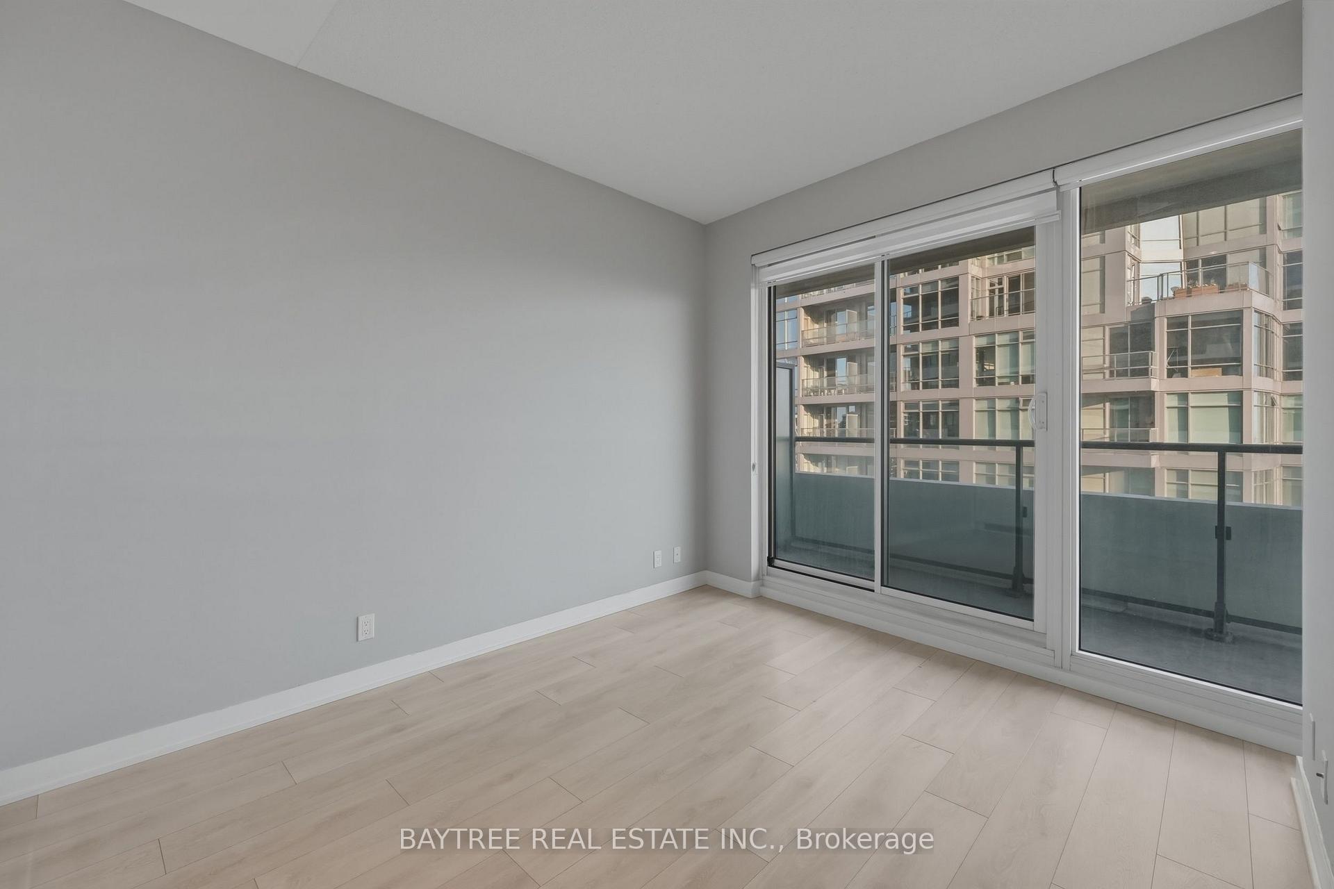 Photo 4 of Unit 3807, 2221 Yonge Street, Toronto, Mount Pleasant West — HOMEH