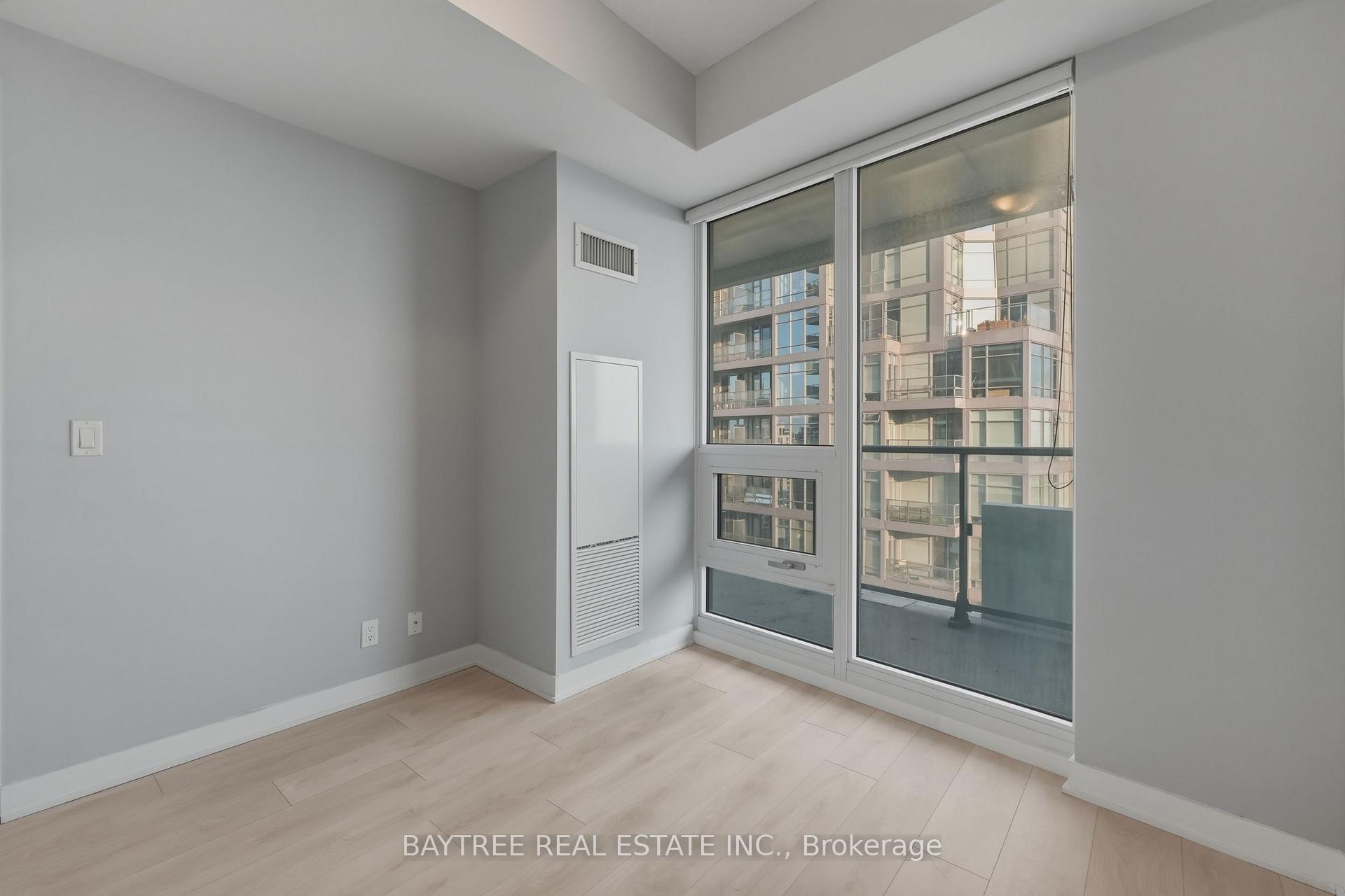 Photo 6 of Unit 3807, 2221 Yonge Street, Toronto, Mount Pleasant West — HOMEH