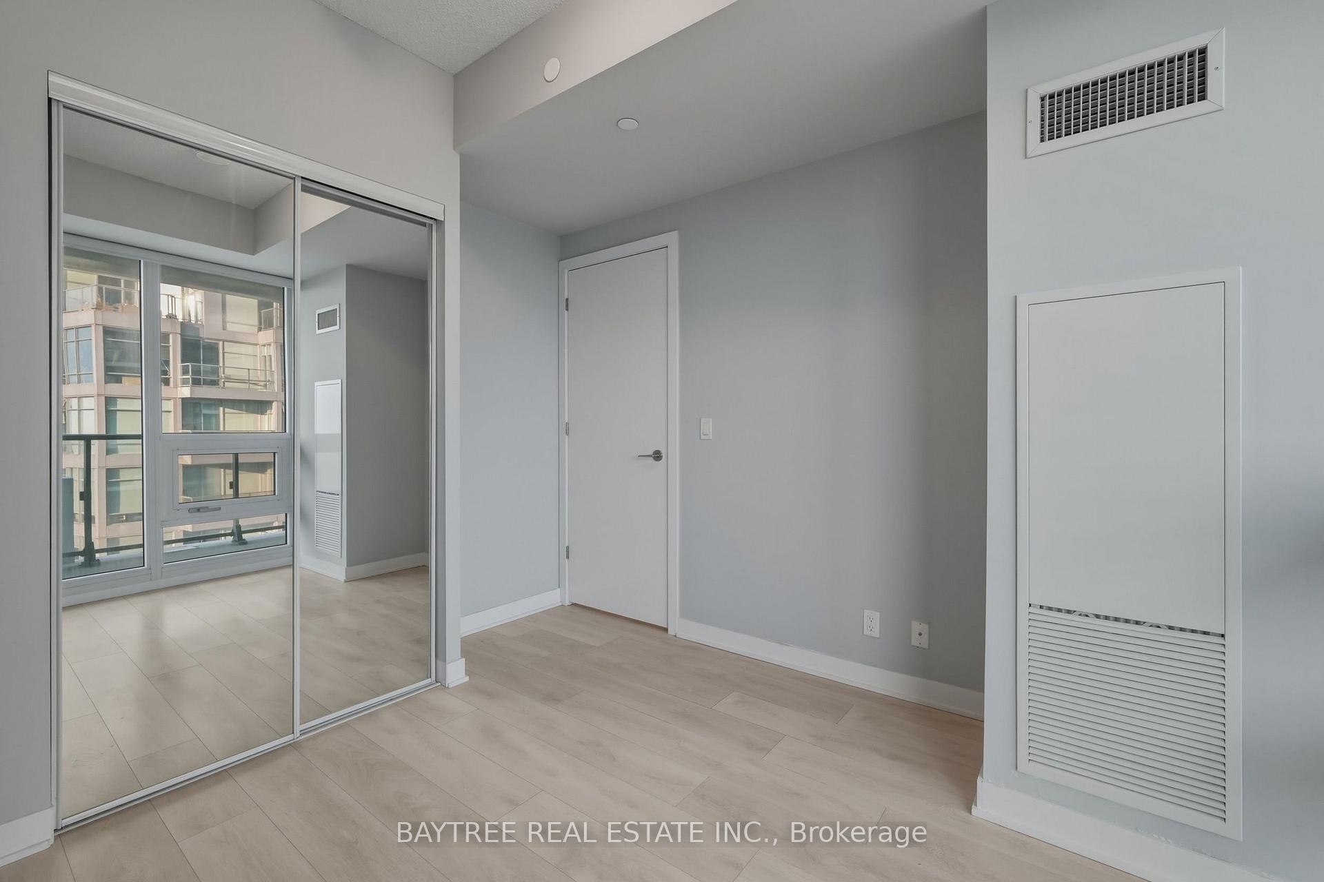 Photo 10 of Unit 3807, 2221 Yonge Street, Toronto, Mount Pleasant West — HOMEH