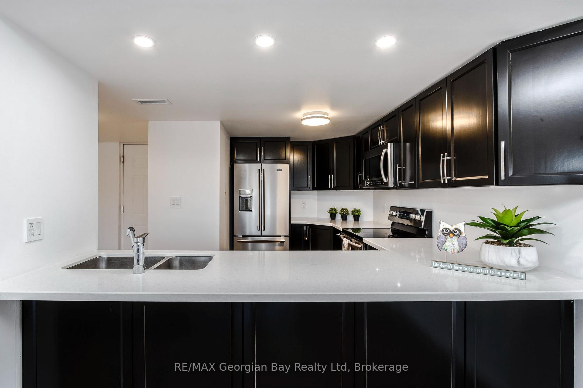 Photo 6 of Unit 404, 11 Beck Boulevard, Penetanguishene — HOMEH