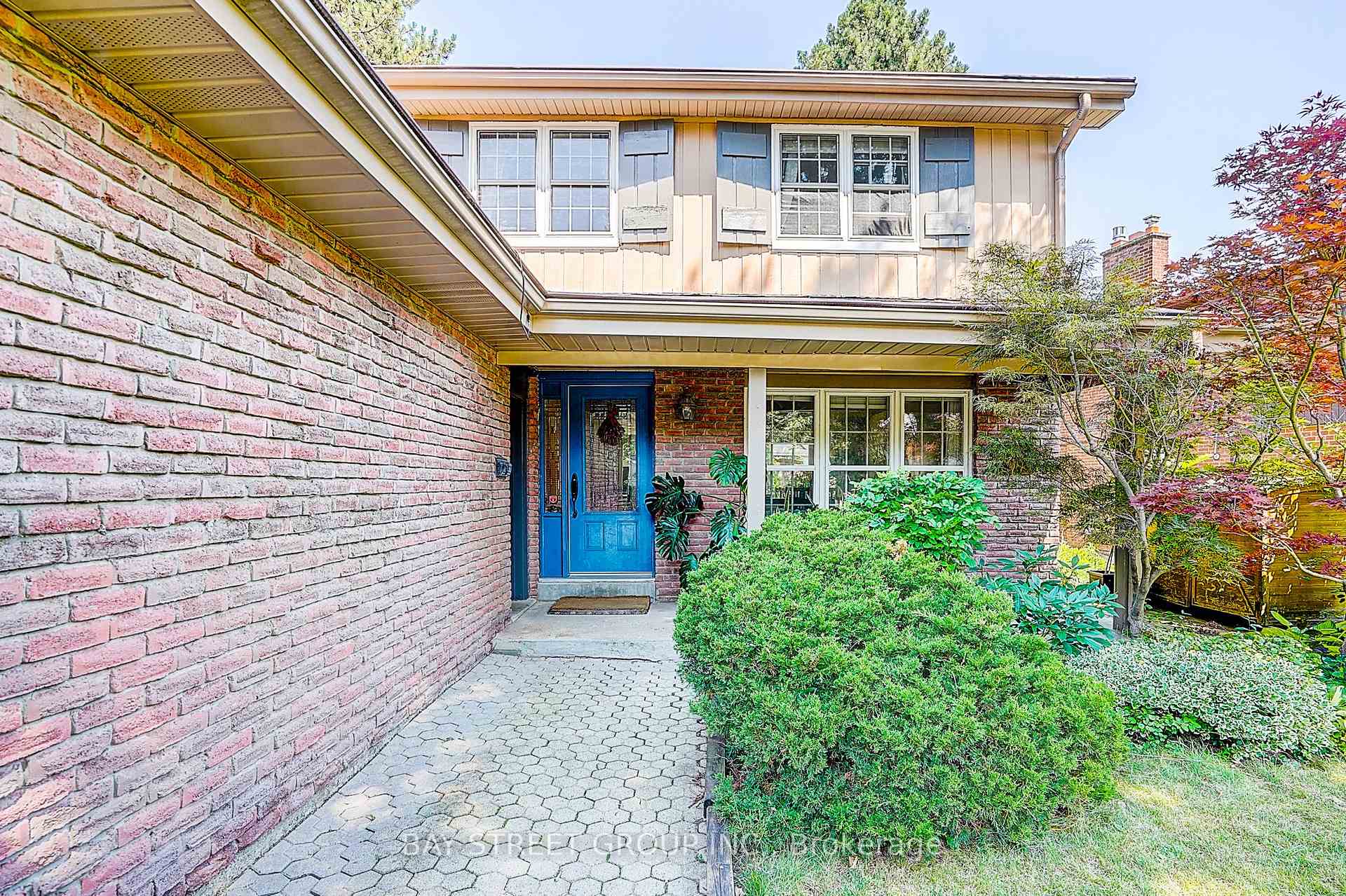 Photo 3 of 6 Caravan Drive, North York, Banbury-Don Mills — HOMEH