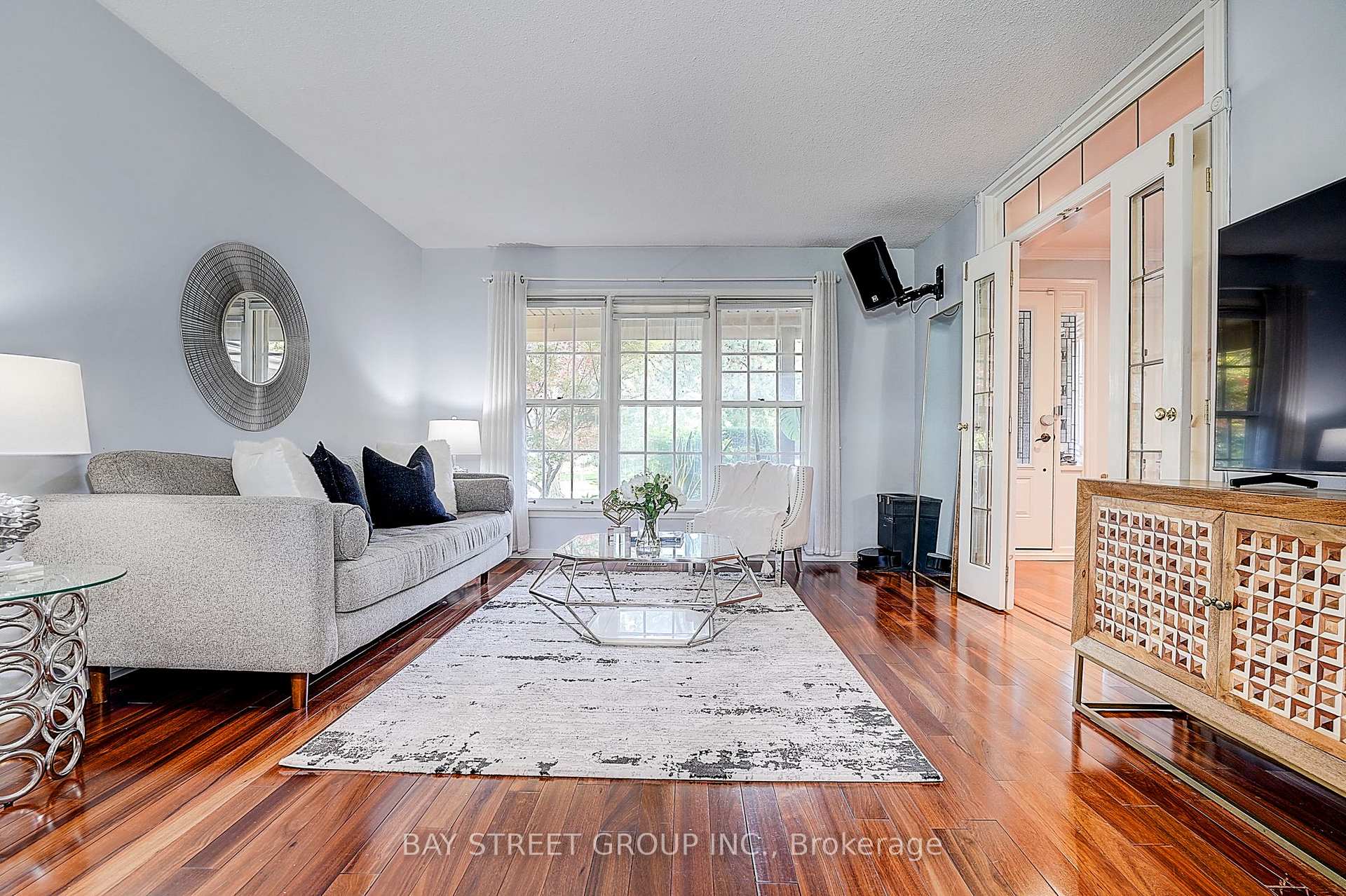 Photo 8 of 6 Caravan Drive, North York, Banbury-Don Mills — HOMEH