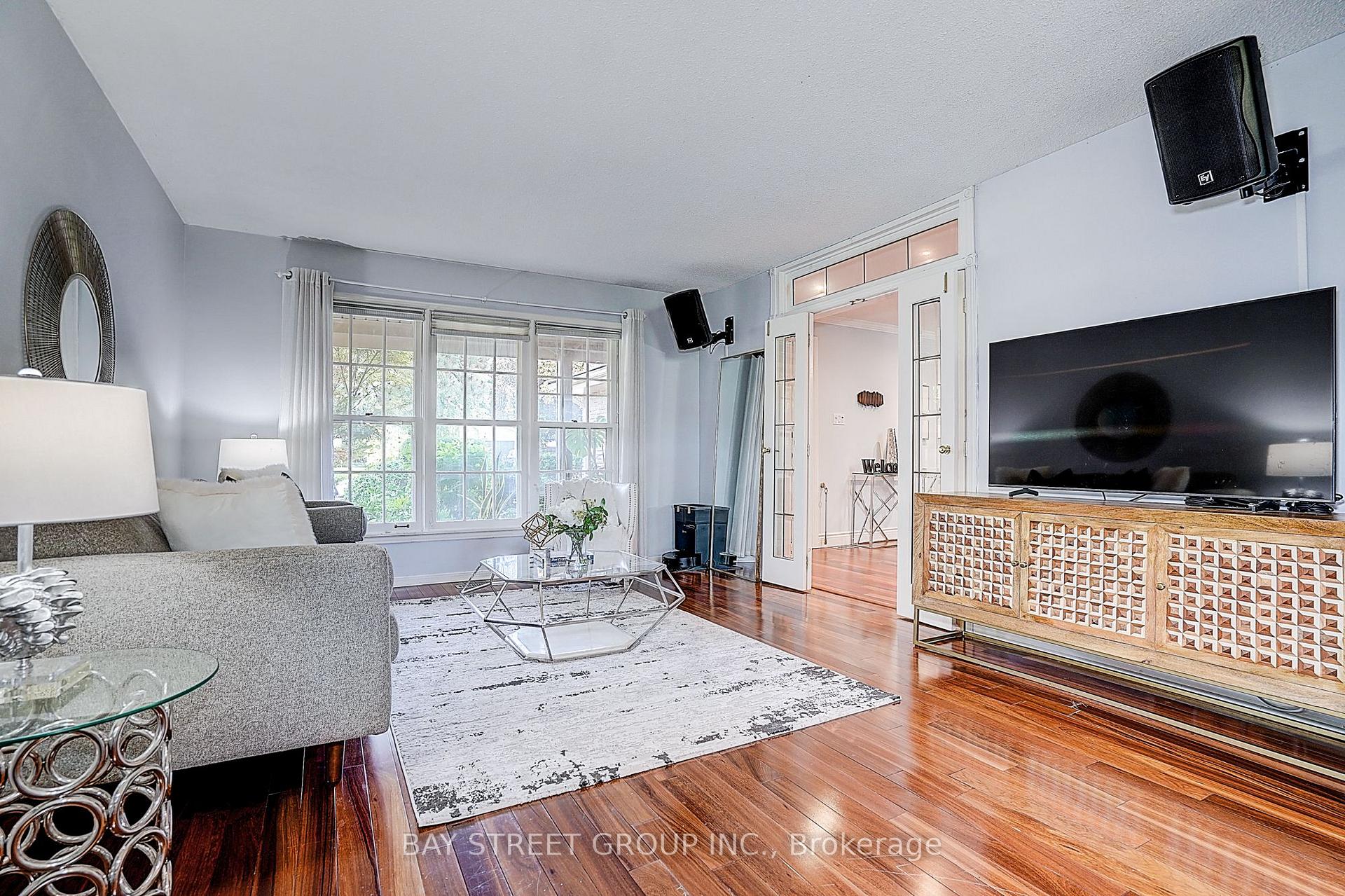 Photo 9 of 6 Caravan Drive, North York, Banbury-Don Mills — HOMEH