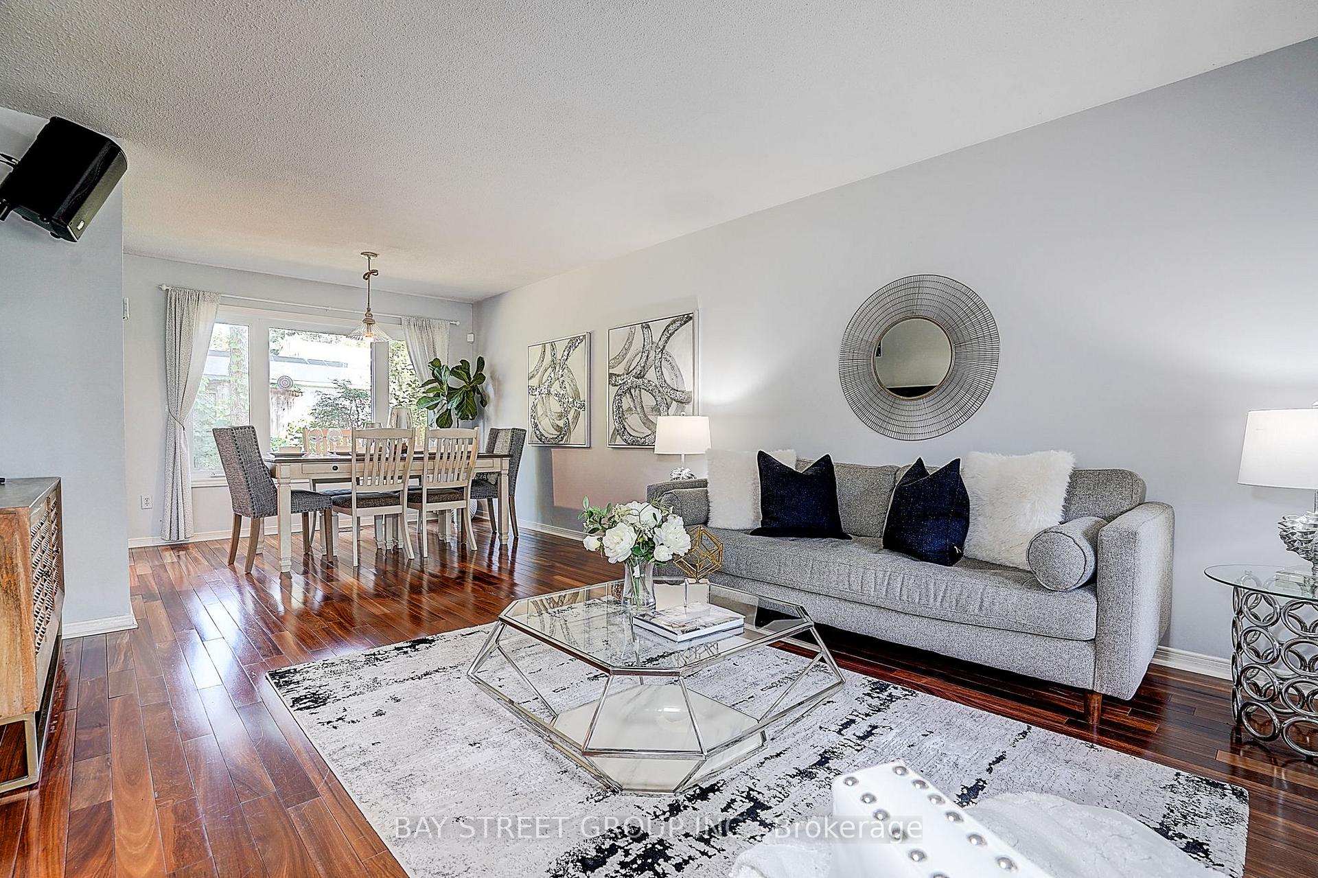Photo 10 of 6 Caravan Drive, North York, Banbury-Don Mills — HOMEH