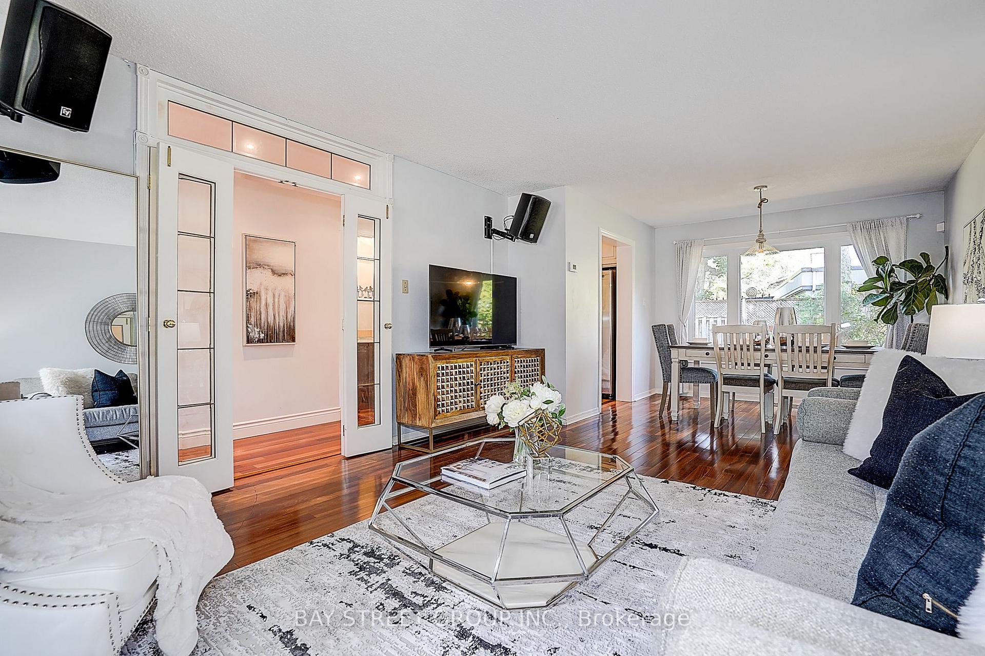 Photo 11 of 6 Caravan Drive, North York, Banbury-Don Mills — HOMEH