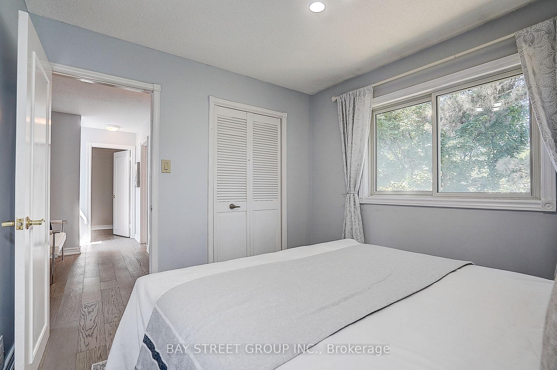 Photo 38 of 6 Caravan Drive, North York, Banbury-Don Mills — HOMEH
