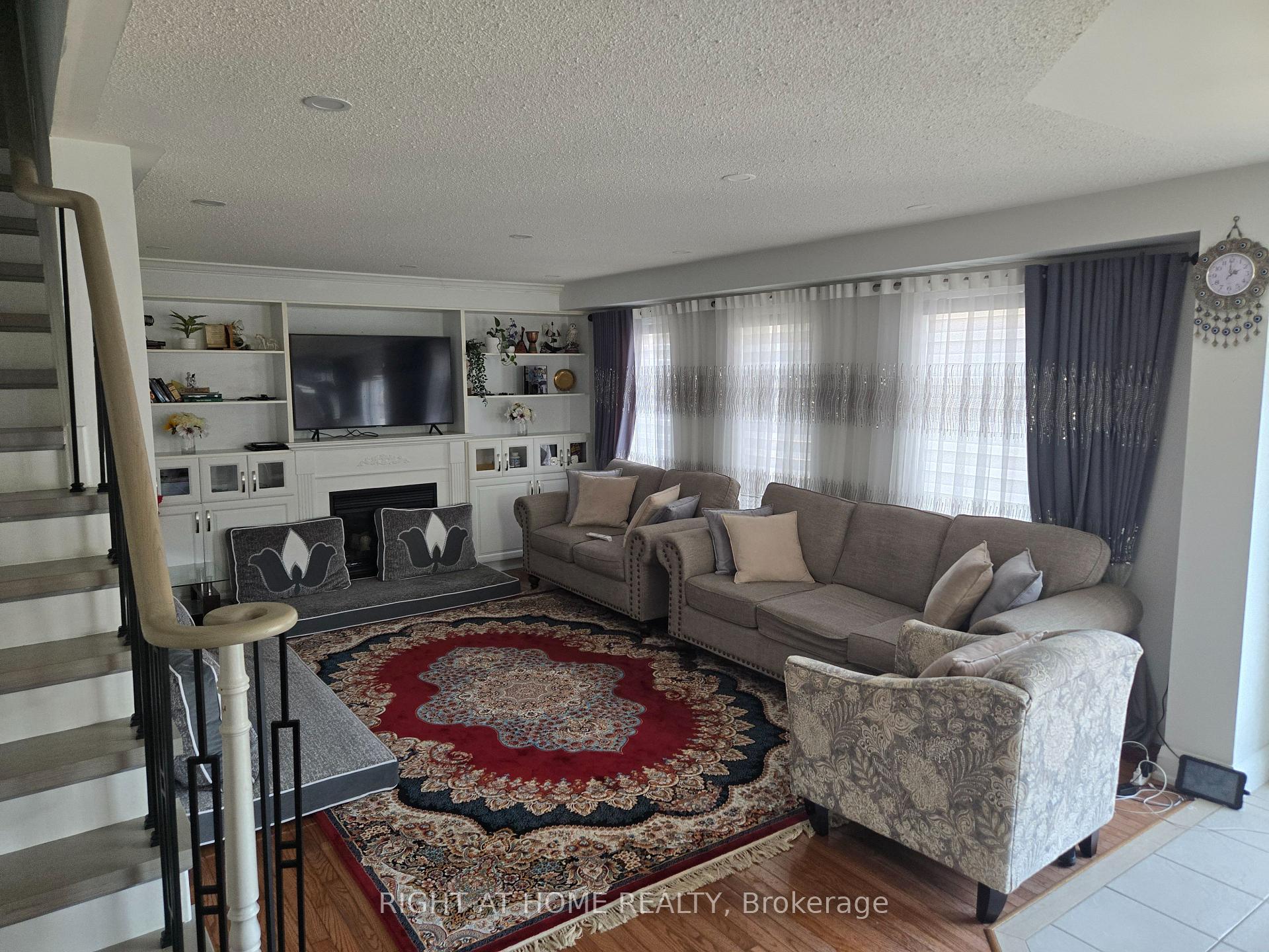 Photo 5 of 3 Wainwright Drive, Ajax, Northwest Ajax — HOMEH