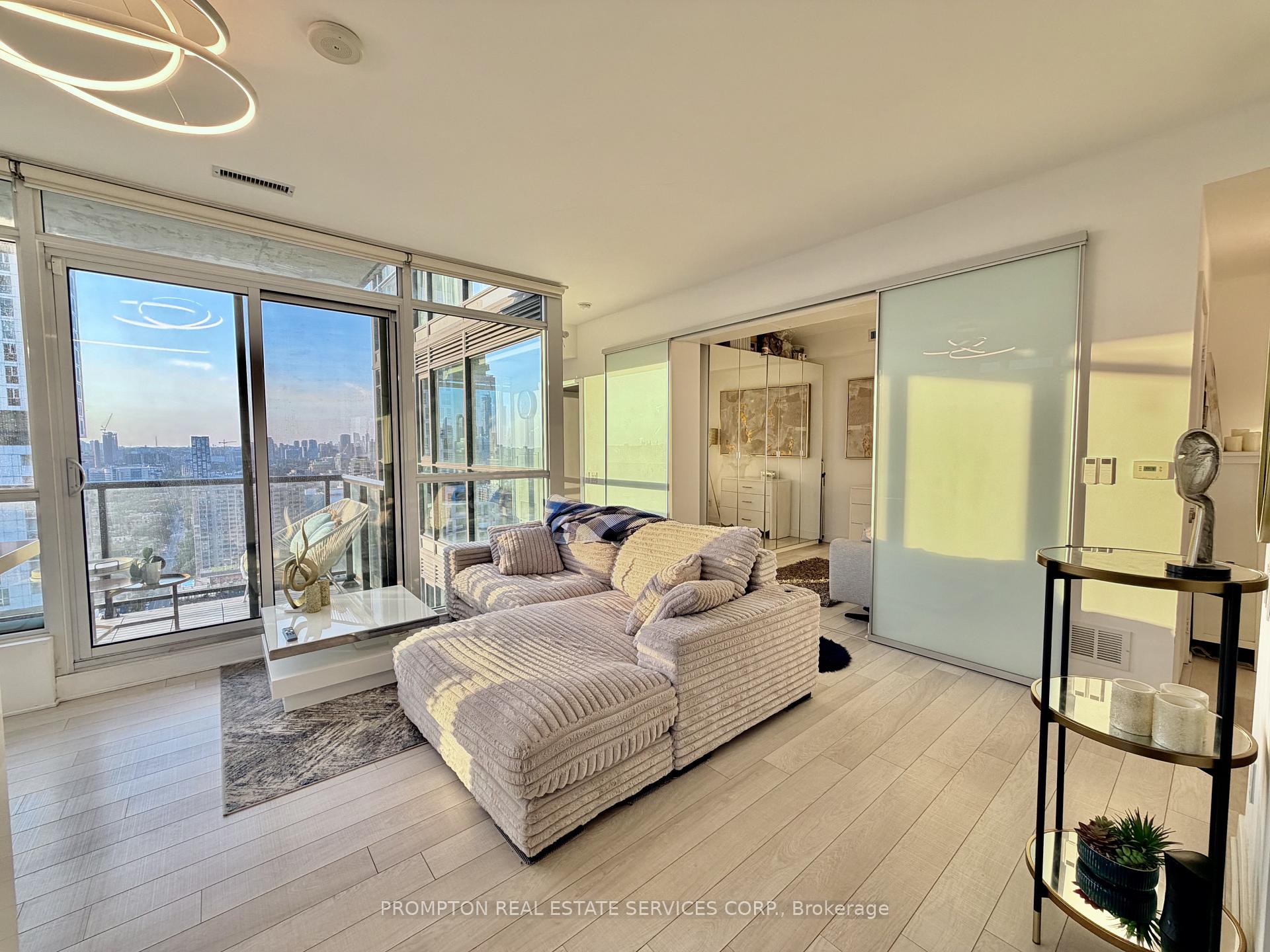 Photo 3 of Unit 3004, 290 Adelaide Street W, Toronto, Waterfront Communities — HOMEH