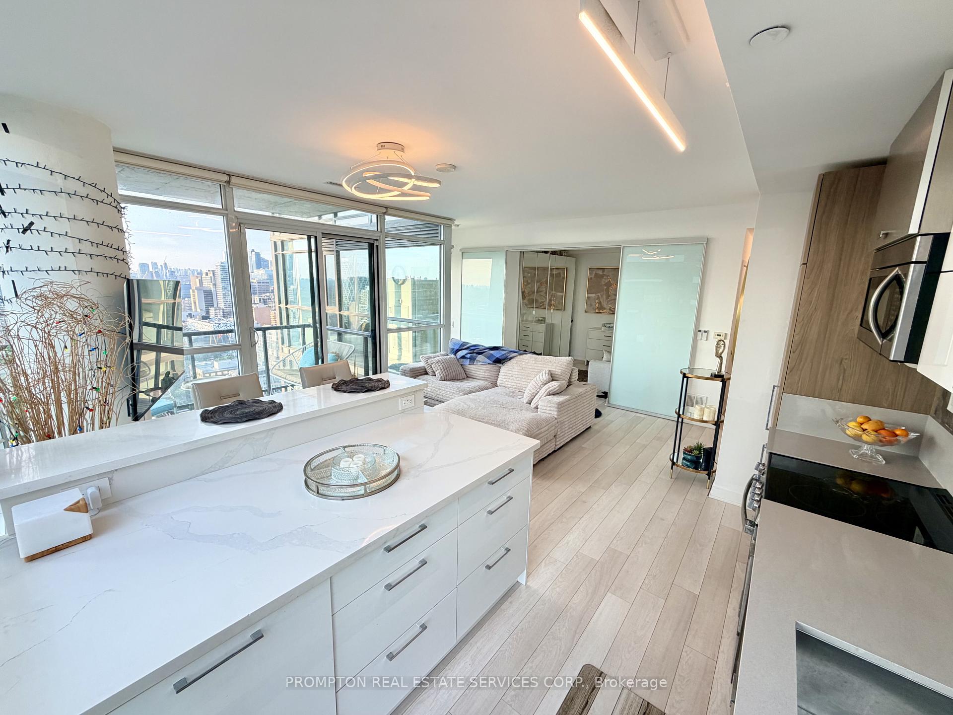 Photo 13 of Unit 3004, 290 Adelaide Street W, Toronto, Waterfront Communities — HOMEH