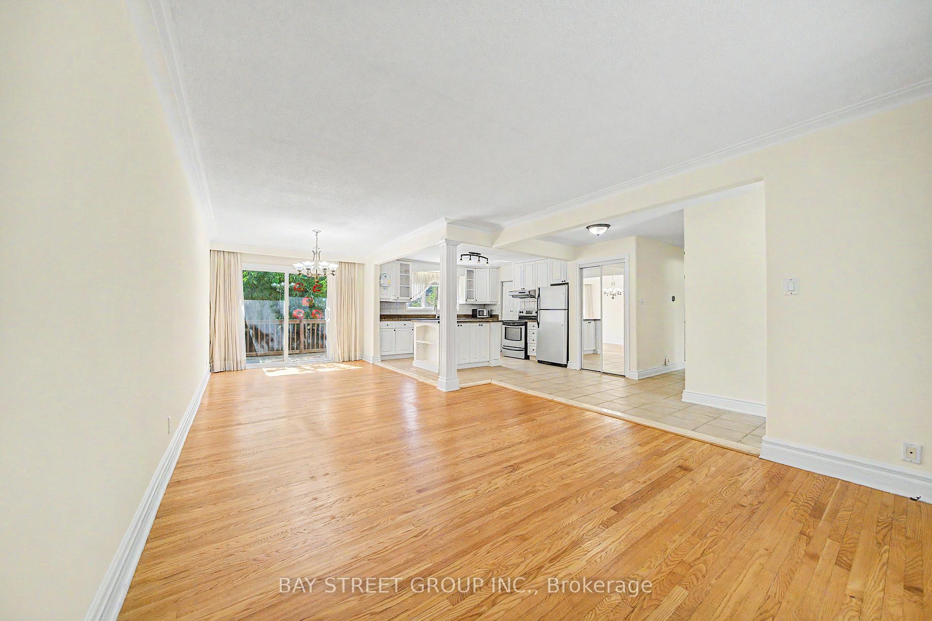 Photo 3 of 32 Alanadale Avenue, Markham, Bullock — HOMEH