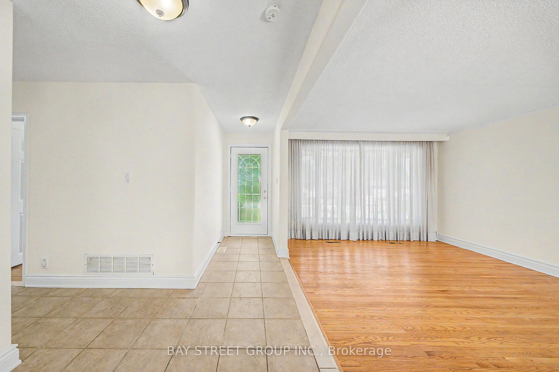 Photo 4 of 32 Alanadale Avenue, Markham, Bullock — HOMEH