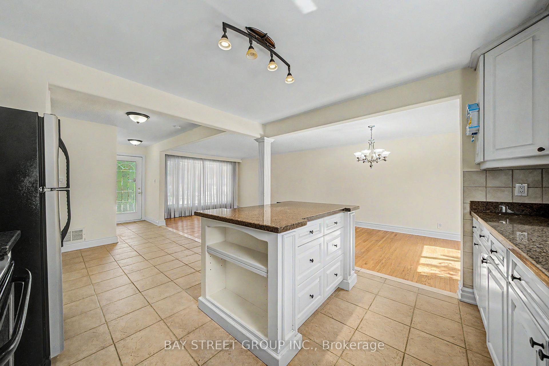 Photo 5 of 32 Alanadale Avenue, Markham, Bullock — HOMEH