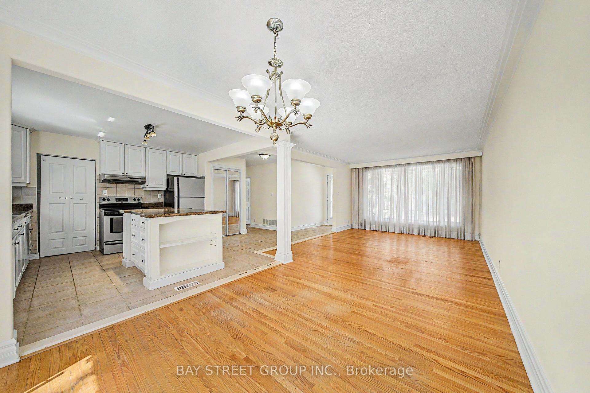 Photo 9 of 32 Alanadale Avenue, Markham, Bullock — HOMEH