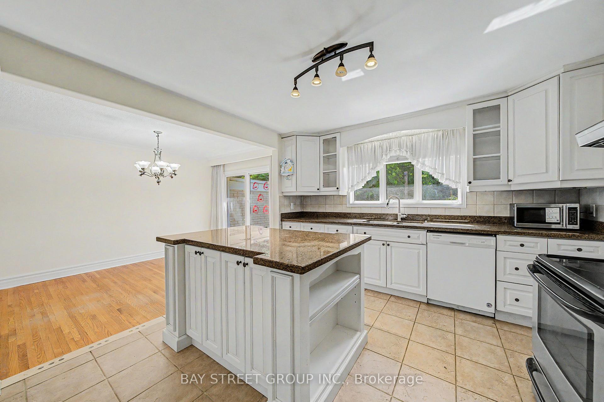 Photo 15 of 32 Alanadale Avenue, Markham, Bullock — HOMEH