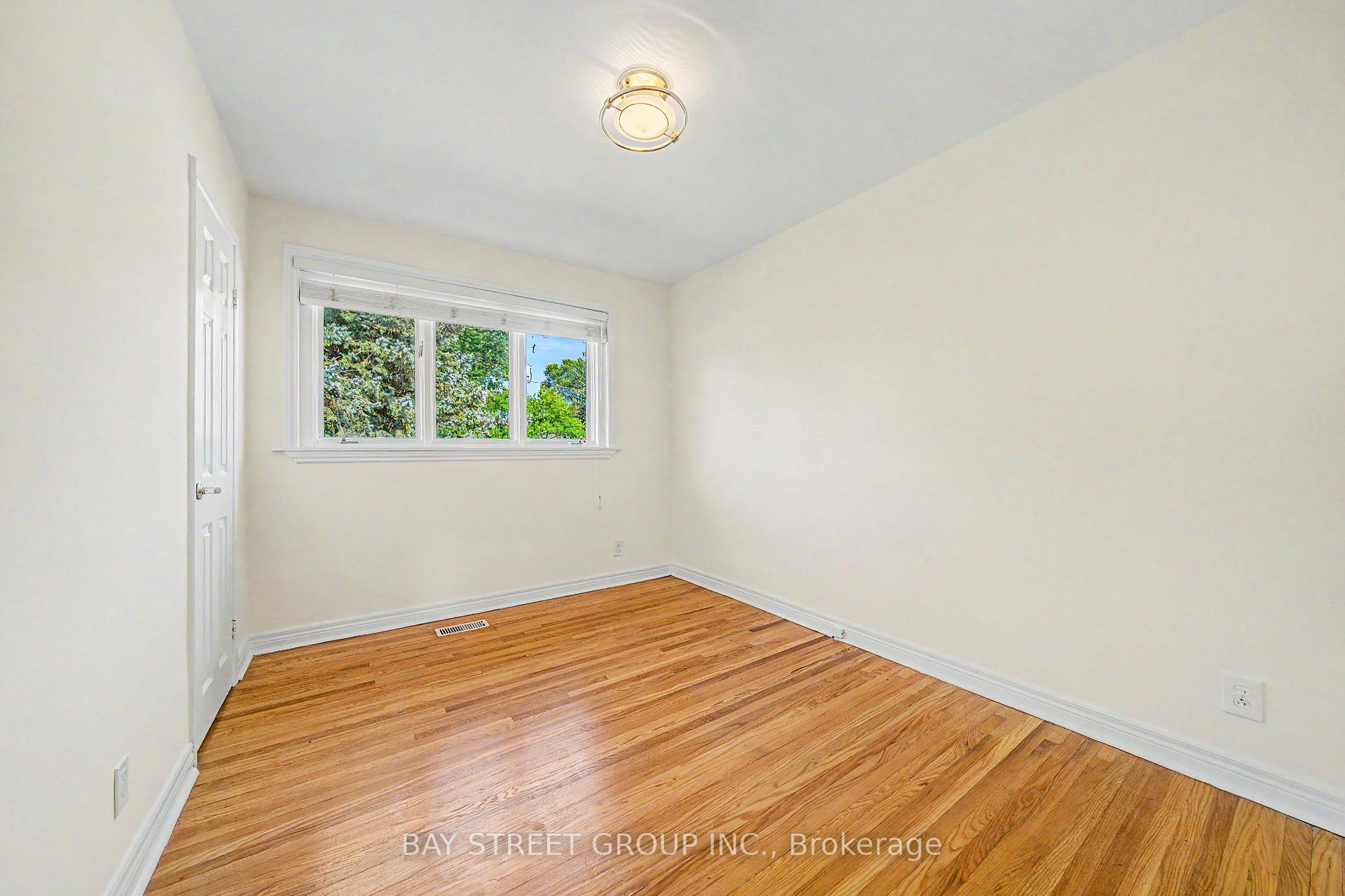 Photo 18 of 32 Alanadale Avenue, Markham, Bullock — HOMEH