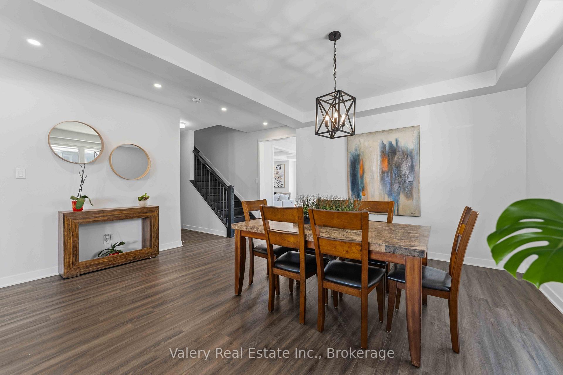 Photo 8 of 180 Yearling Circle, Ottawa, Richmond — HOMEH