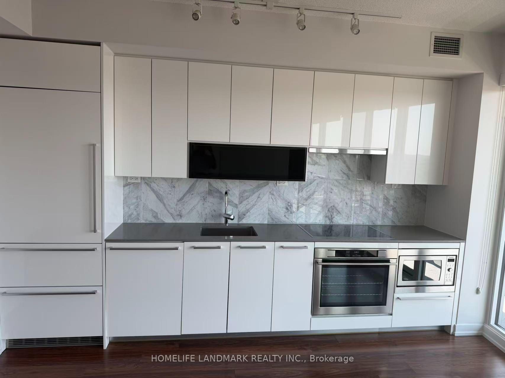 Photo 2 of Unit 801, 117 Mcmahon Drive, North York, Bayview Village — HOMEH