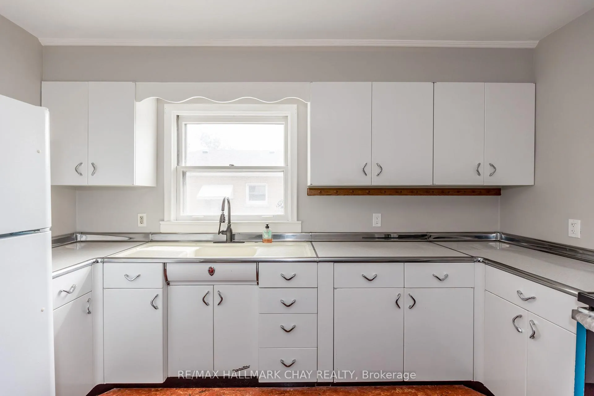 Photo 6 of 81 Eccles Street N, Barrie, Lakeshore — HOMEH