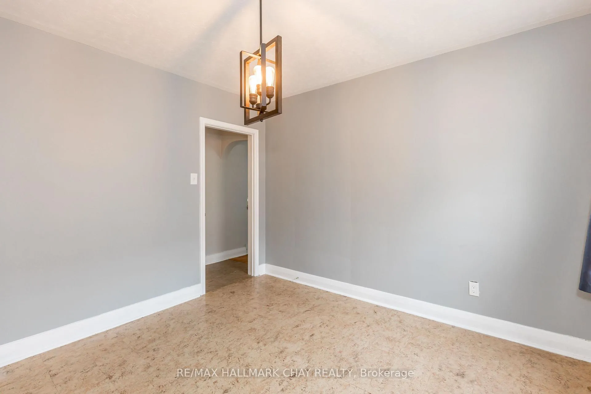 Photo 8 of 81 Eccles Street N, Barrie, Lakeshore — HOMEH