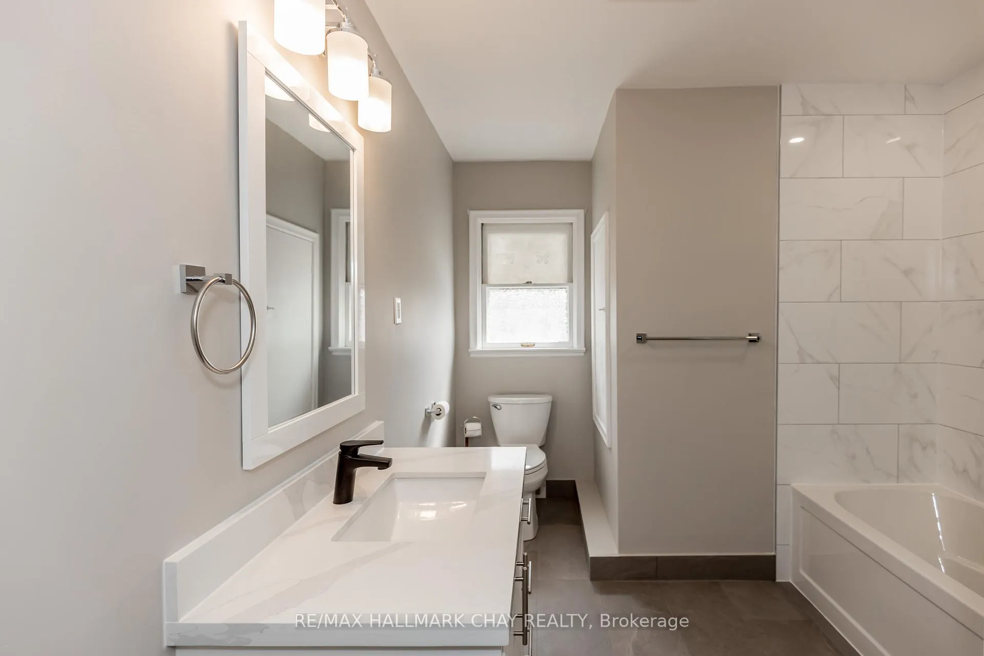 Photo 9 of 81 Eccles Street N, Barrie, Lakeshore — HOMEH