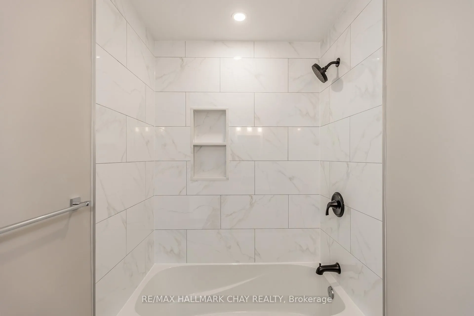 Photo 10 of 81 Eccles Street N, Barrie, Lakeshore — HOMEH