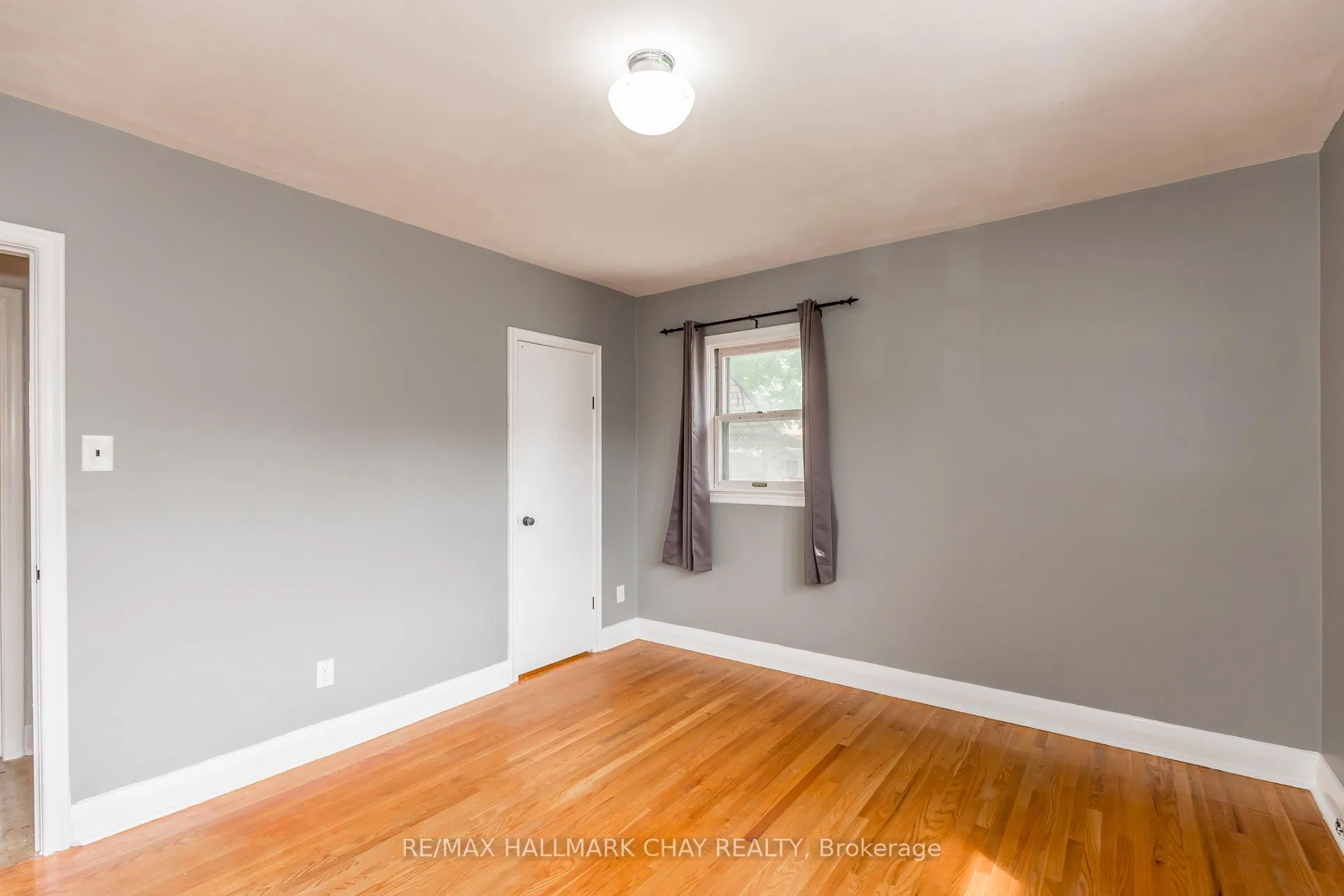 Photo 12 of 81 Eccles Street N, Barrie, Lakeshore — HOMEH