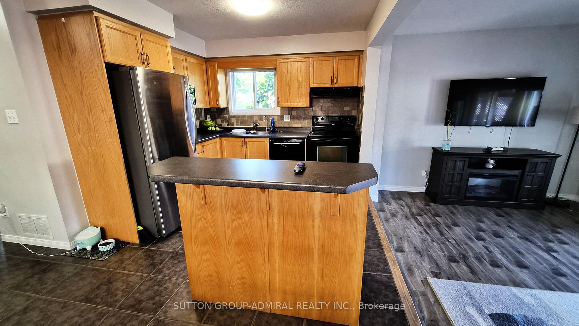 Photo 4 of 115 Peach Blossom Crescent, Kitchener, Larentian West — HOMEH