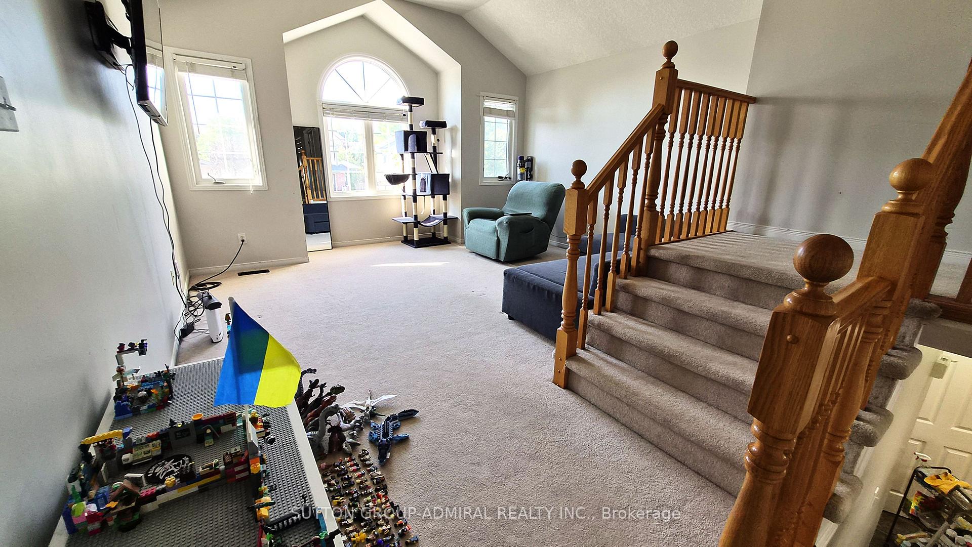 Photo 8 of 115 Peach Blossom Crescent, Kitchener, Larentian West — HOMEH