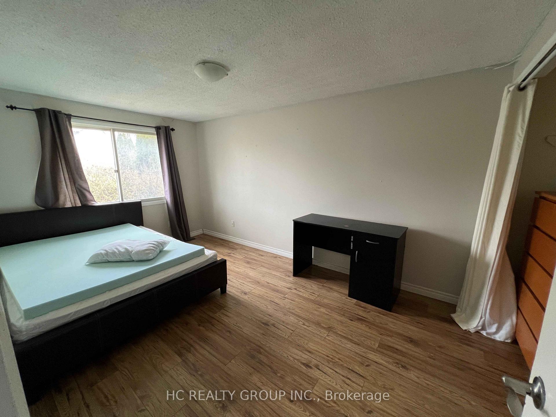 Photo 4 of 32 Chesham Avenue, London, North K — HOMEH