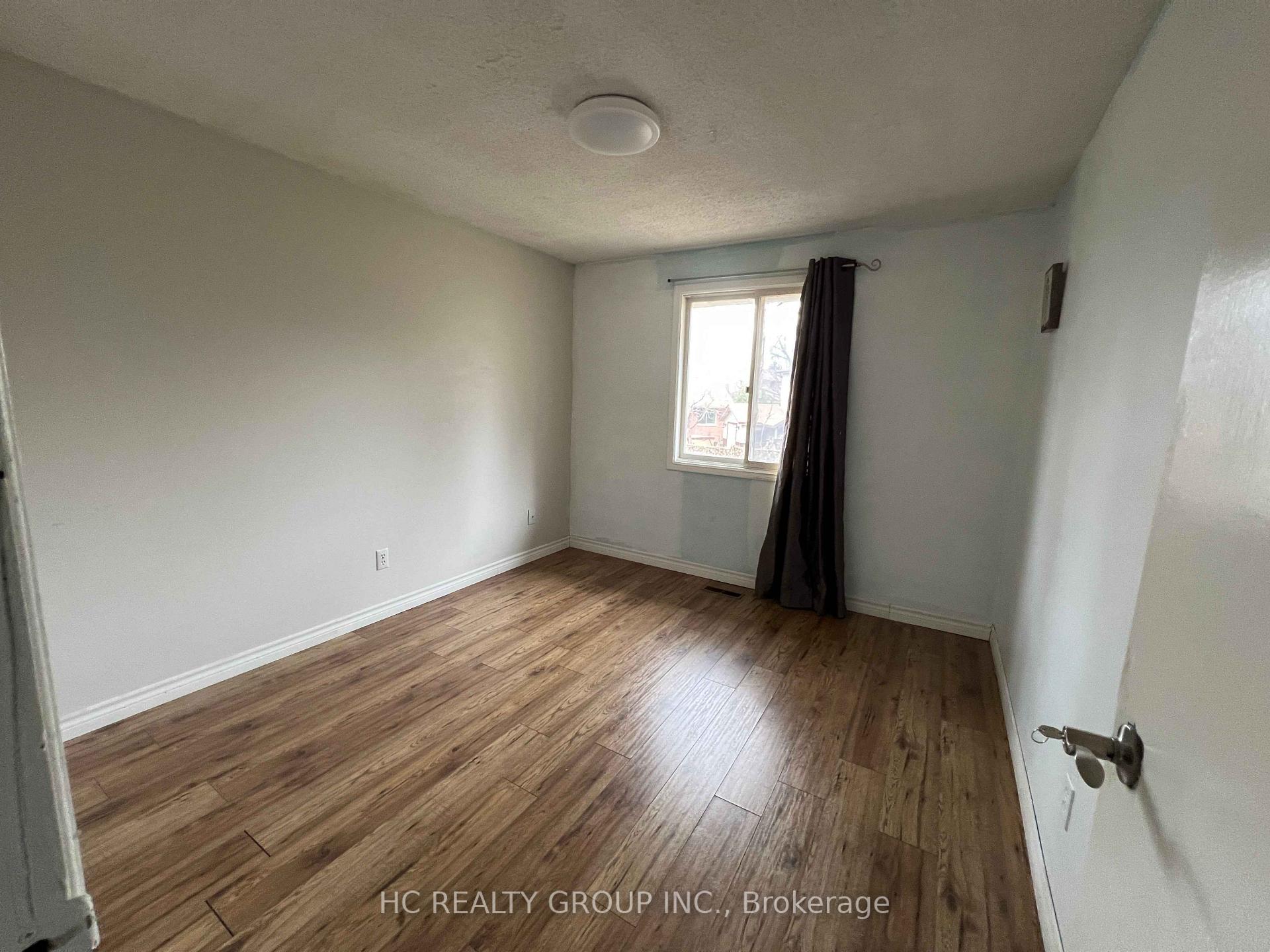 Photo 5 of 32 Chesham Avenue, London, North K — HOMEH