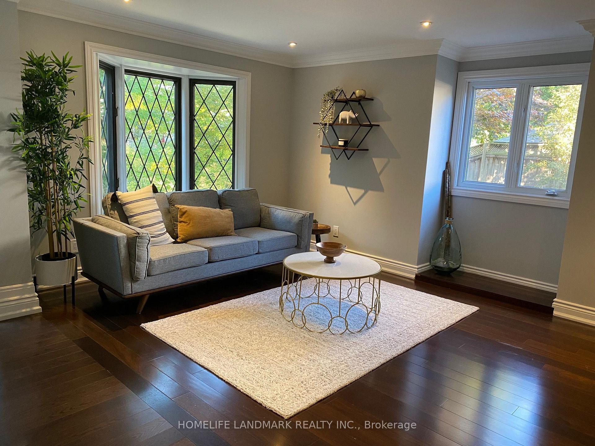 Photo 3 of 210 Valleyview Court, Oakville, Southwest — HOMEH