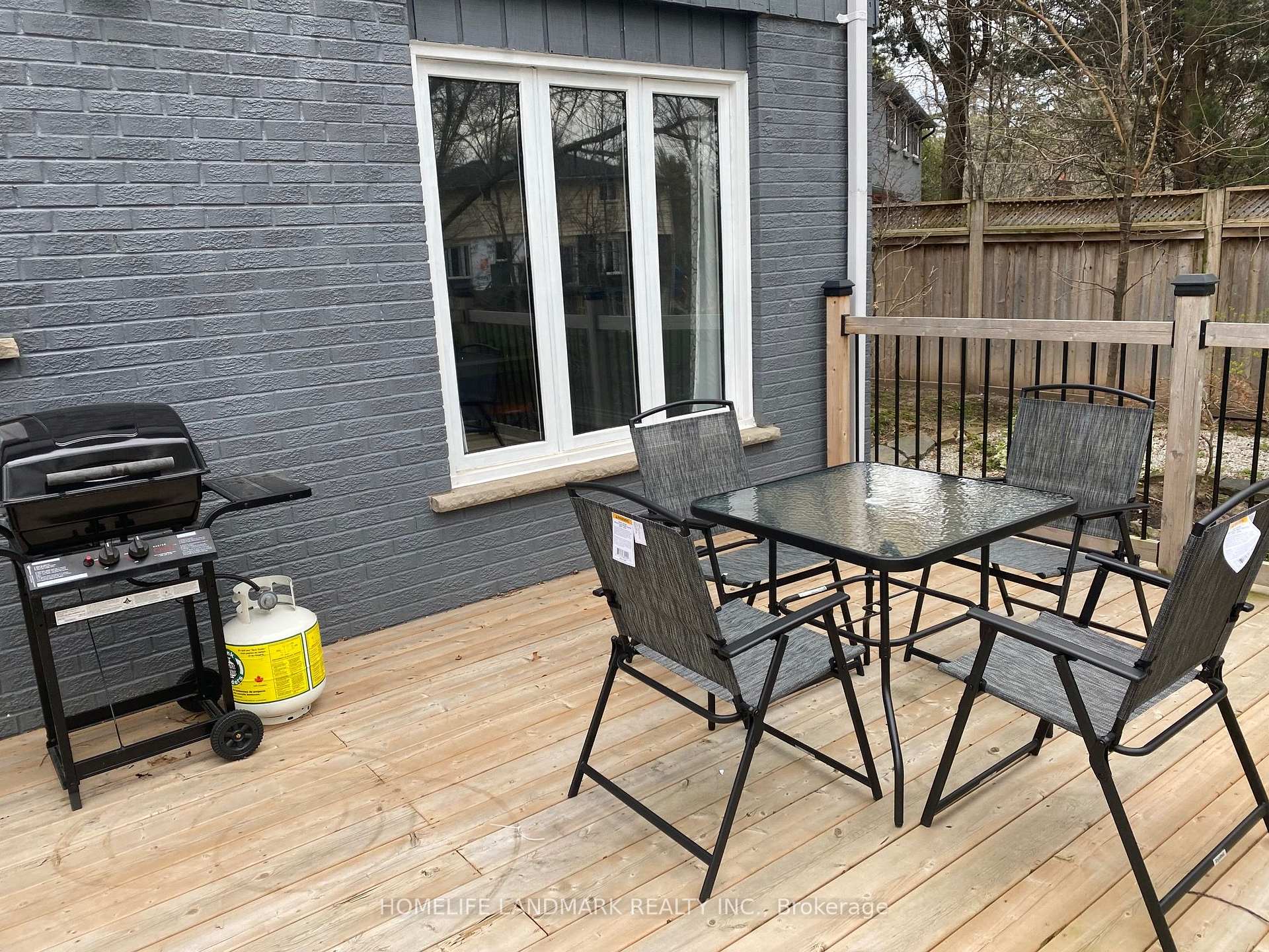 Photo 4 of 210 Valleyview Court, Oakville, Southwest — HOMEH
