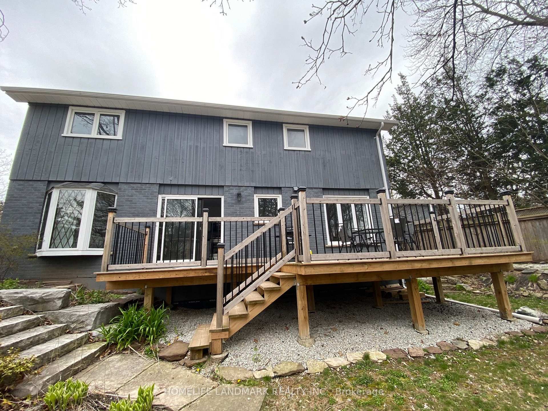 Photo 5 of 210 Valleyview Court, Oakville, Southwest — HOMEH