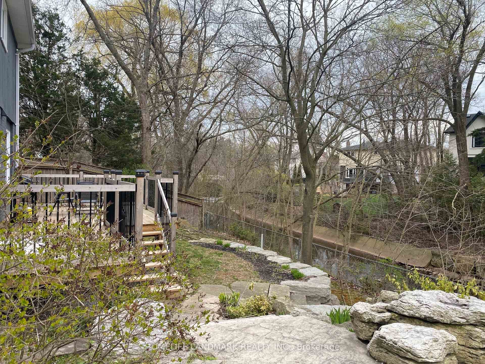 Photo 6 of 210 Valleyview Court, Oakville, Southwest — HOMEH
