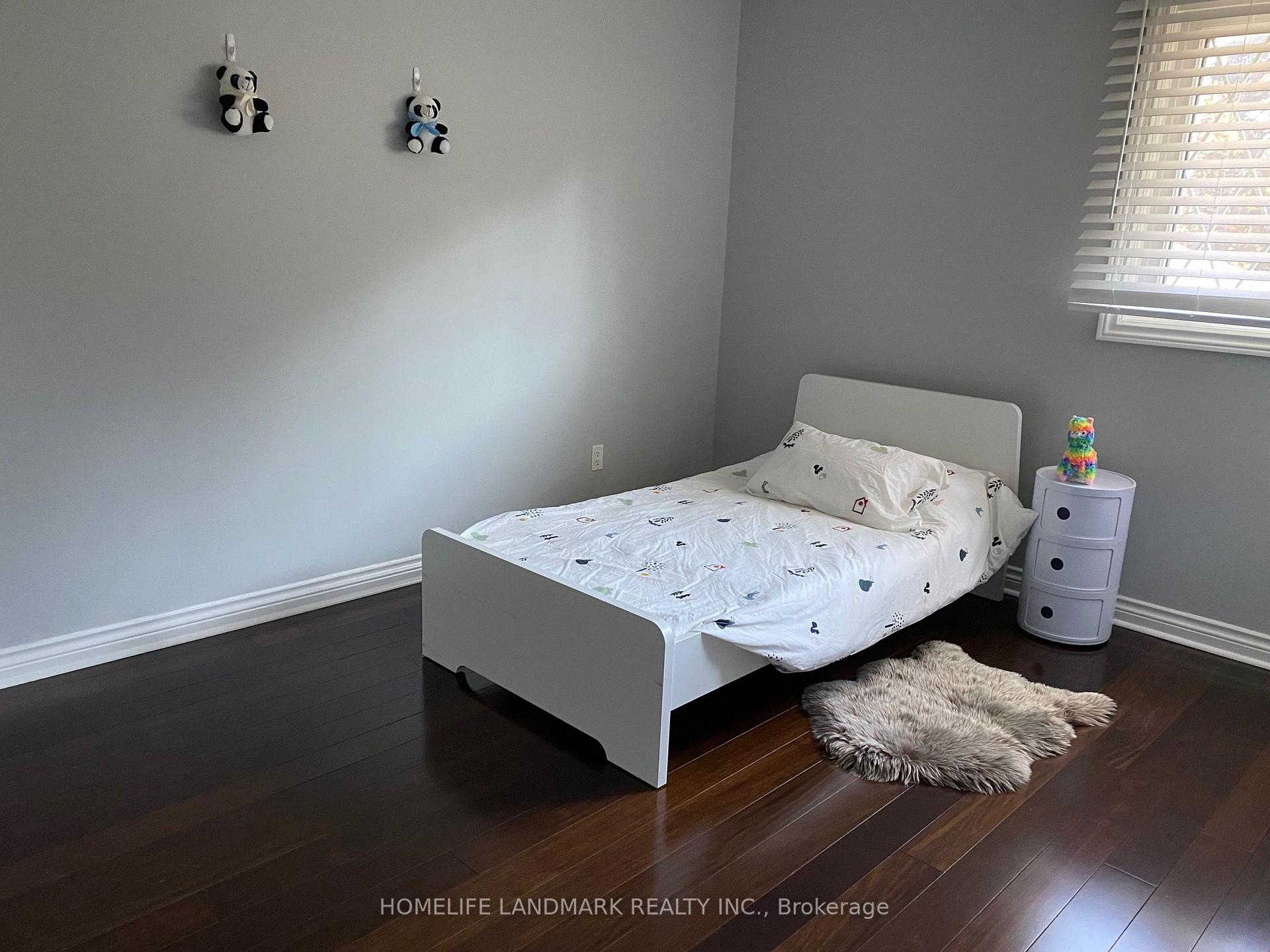 Photo 9 of 210 Valleyview Court, Oakville, Southwest — HOMEH