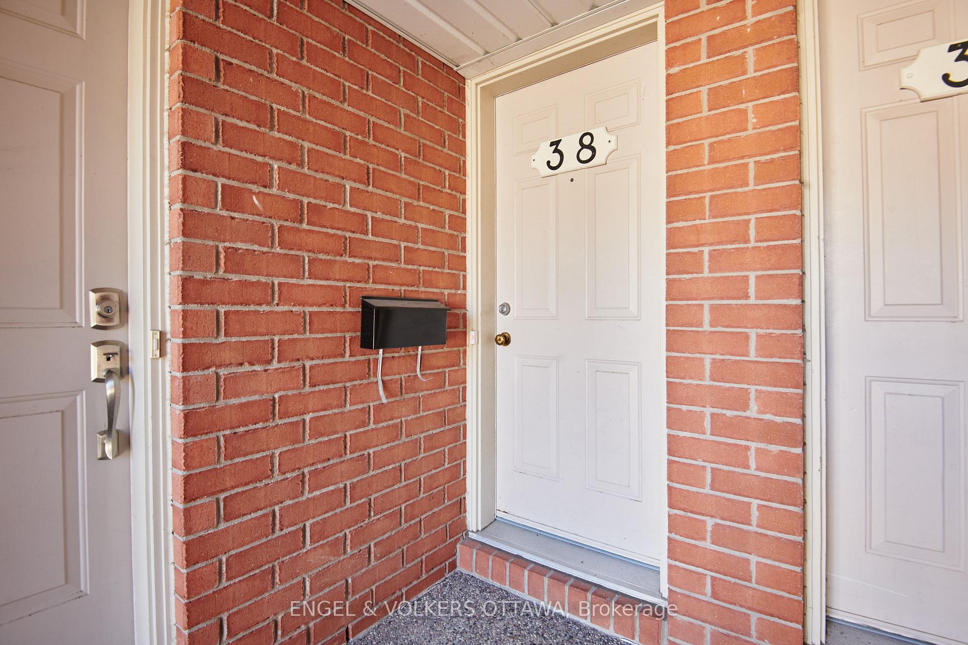 Photo 3 of 38 Lakepointe Drive, Ottawa, Avalon East — HOMEH