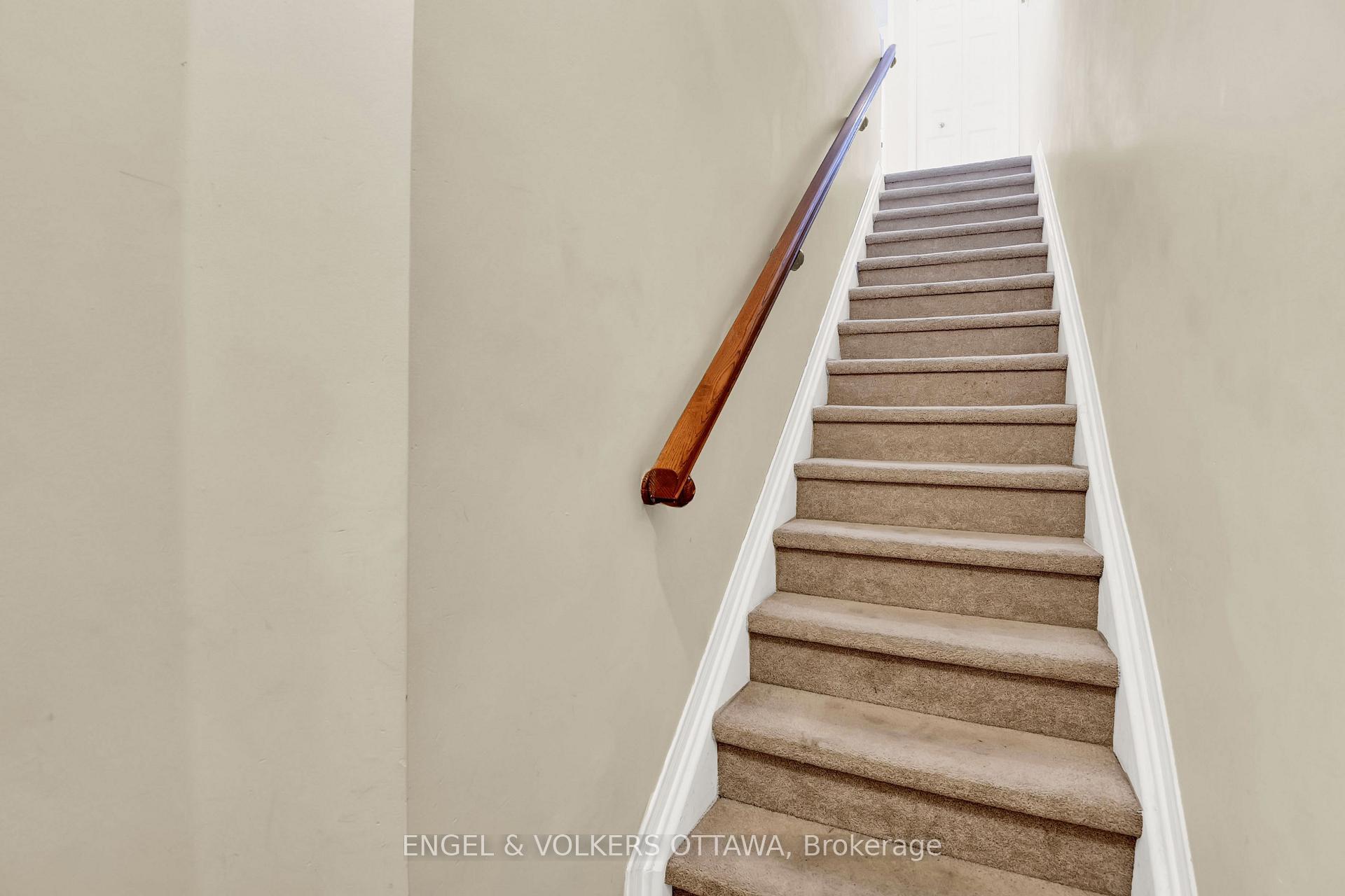 Photo 4 of 38 Lakepointe Drive, Ottawa, Avalon East — HOMEH