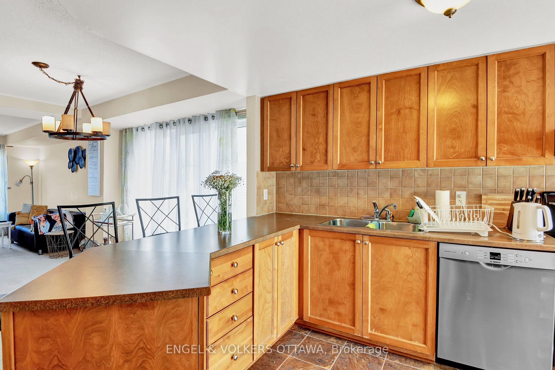 Photo 13 of 38 Lakepointe Drive, Ottawa, Avalon East — HOMEH