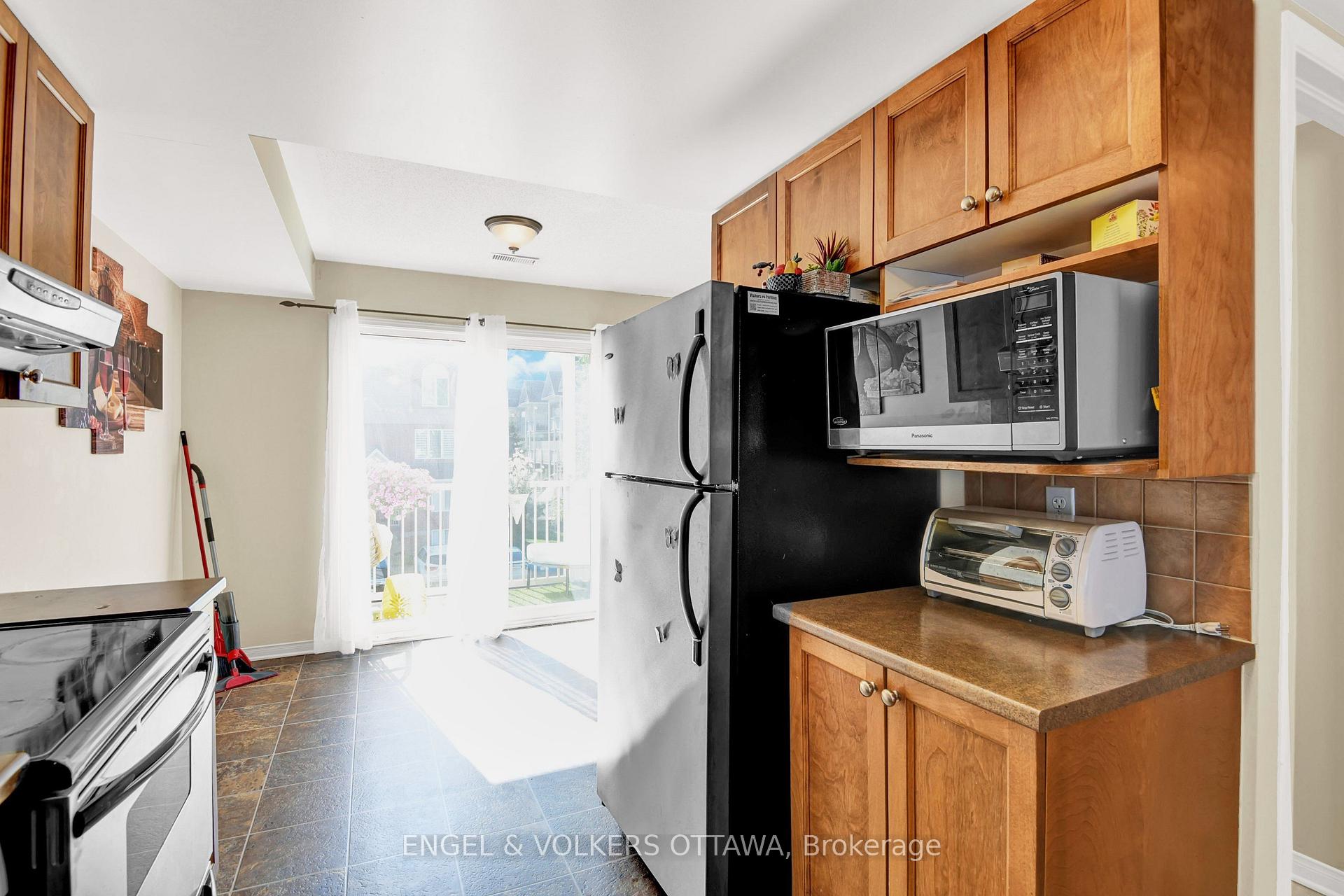 Photo 14 of 38 Lakepointe Drive, Ottawa, Avalon East — HOMEH