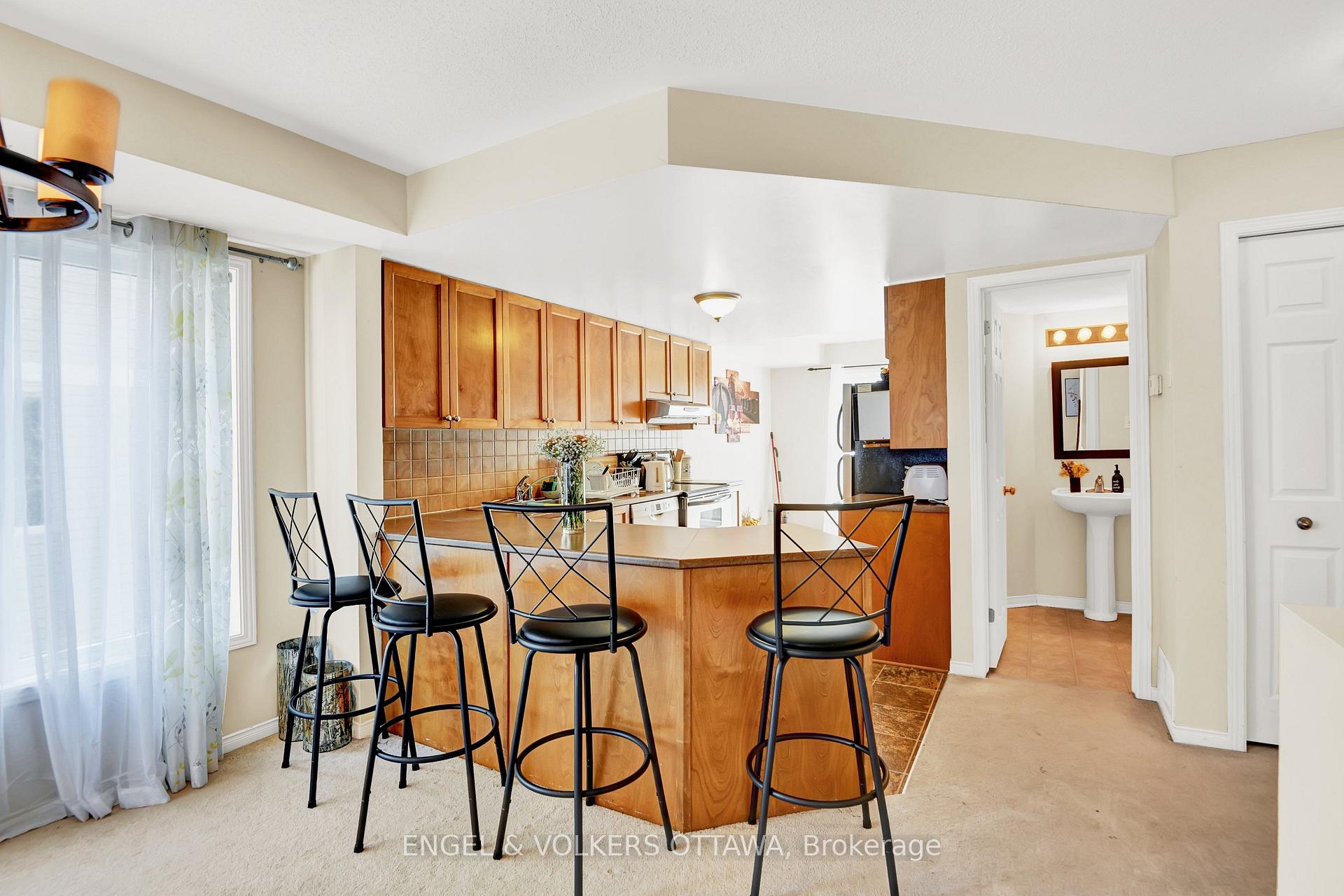Photo 15 of 38 Lakepointe Drive, Ottawa, Avalon East — HOMEH