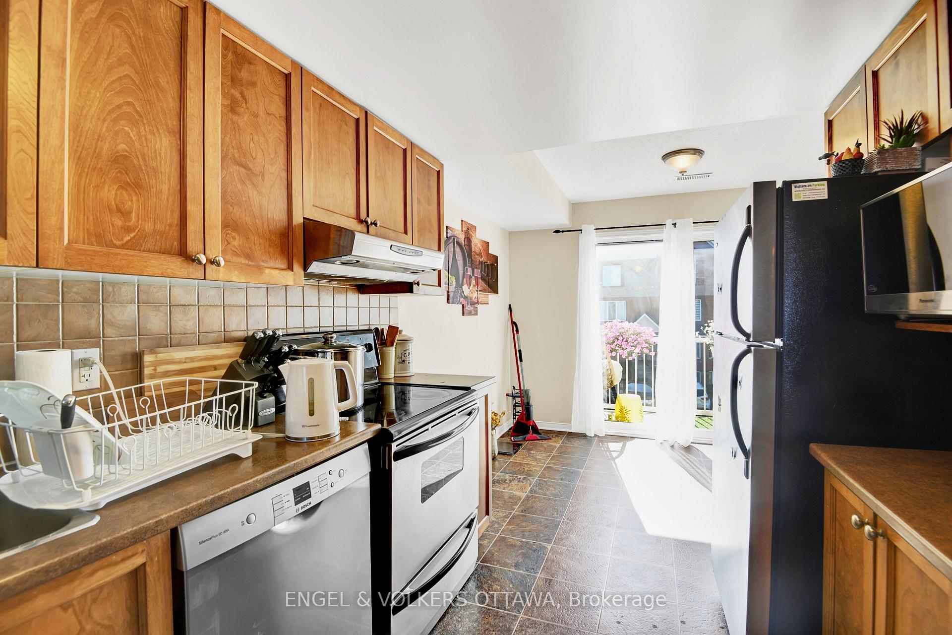 Photo 16 of 38 Lakepointe Drive, Ottawa, Avalon East — HOMEH